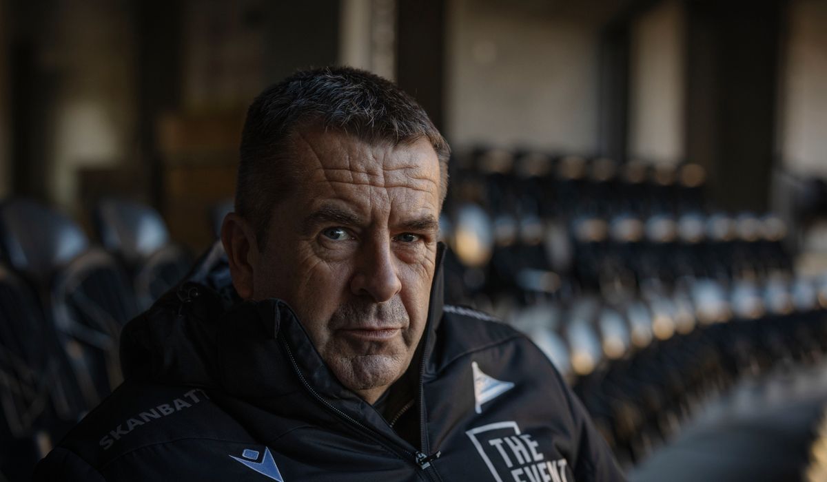 Får kritikk for spillersalg. Nå slår han tilbake.