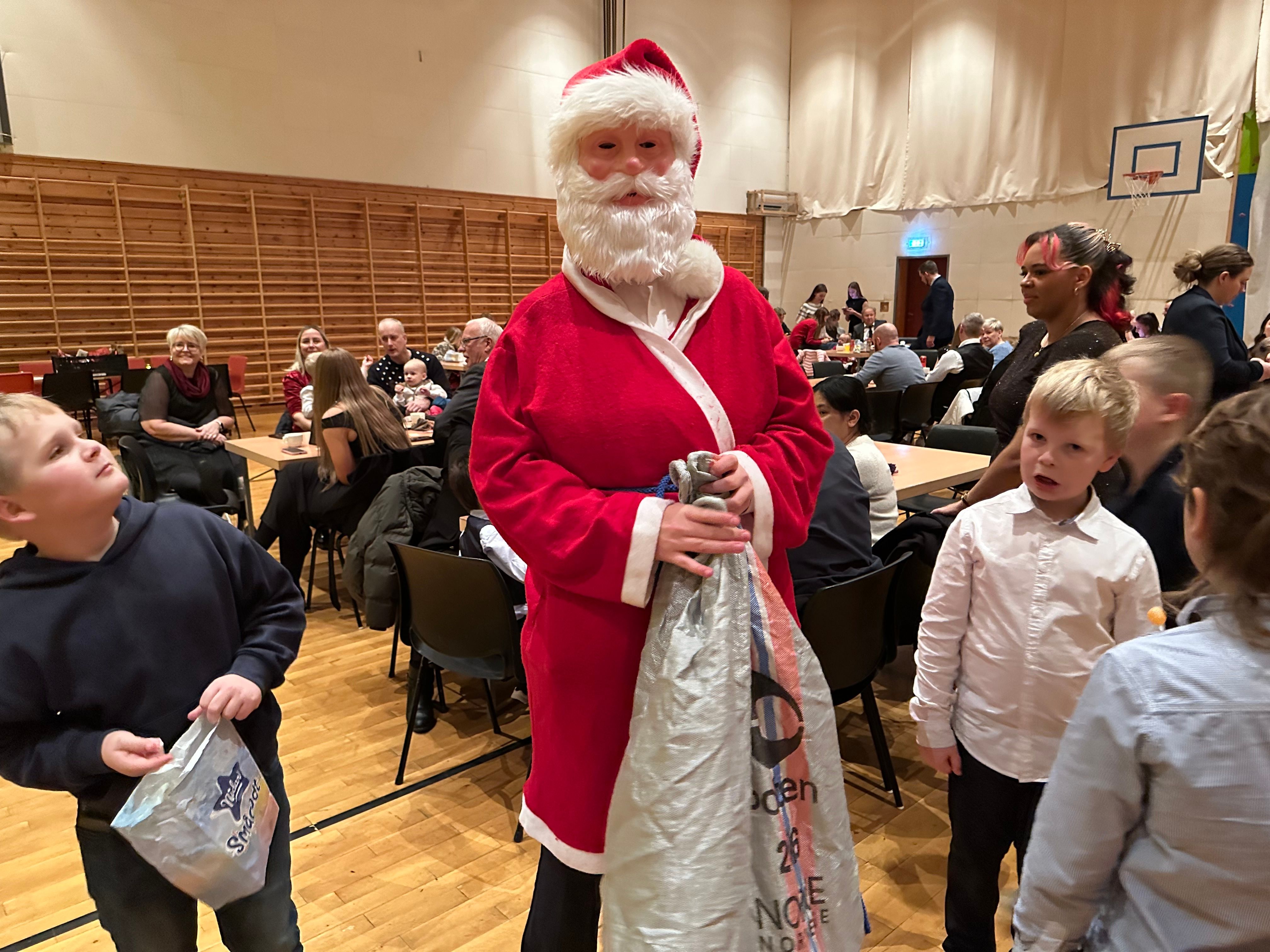 Populær juletre­fest - banett.no
