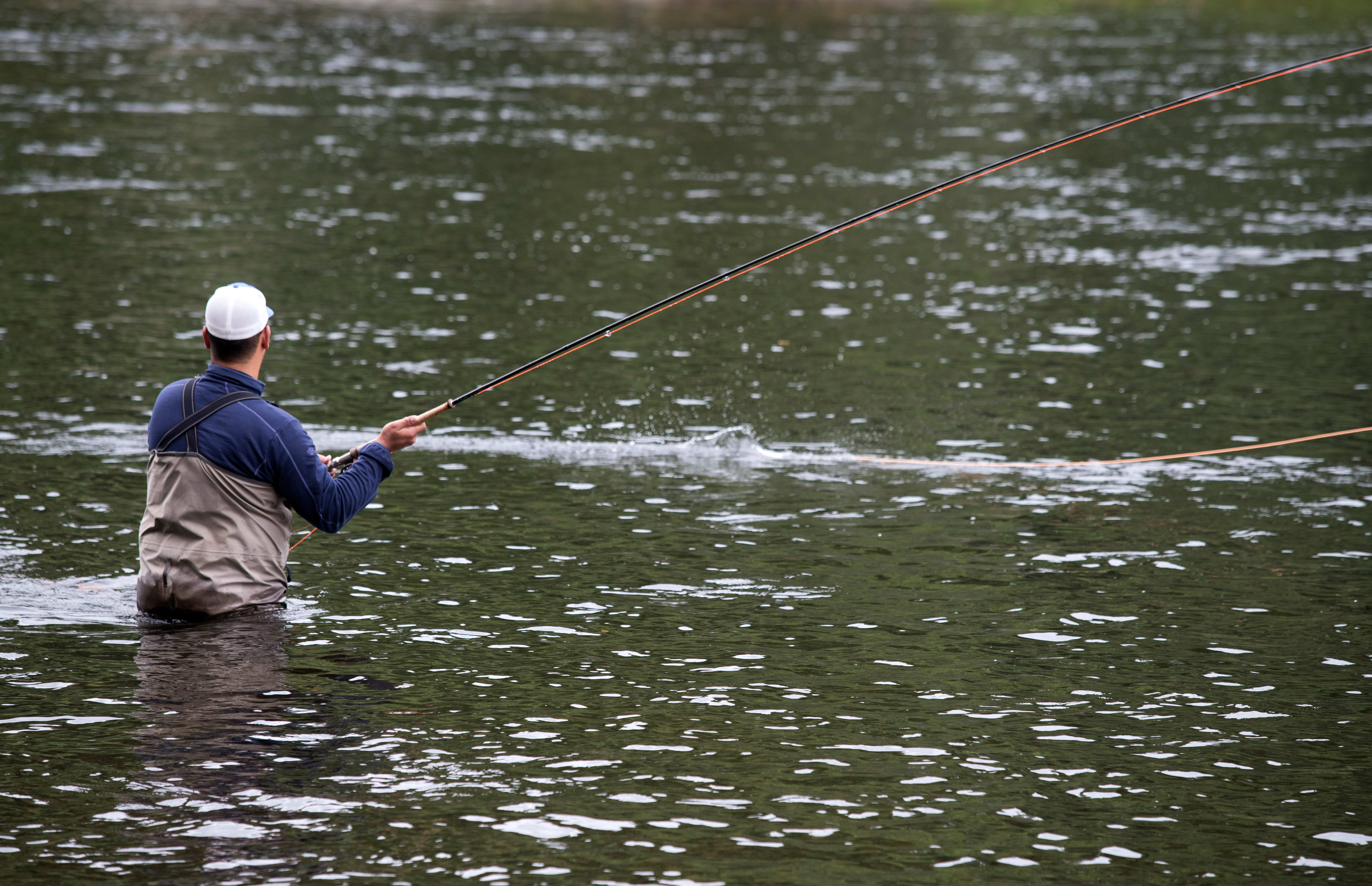 16 stengte lakseelver åpnes delvis – fisket strammes inn i Varanger