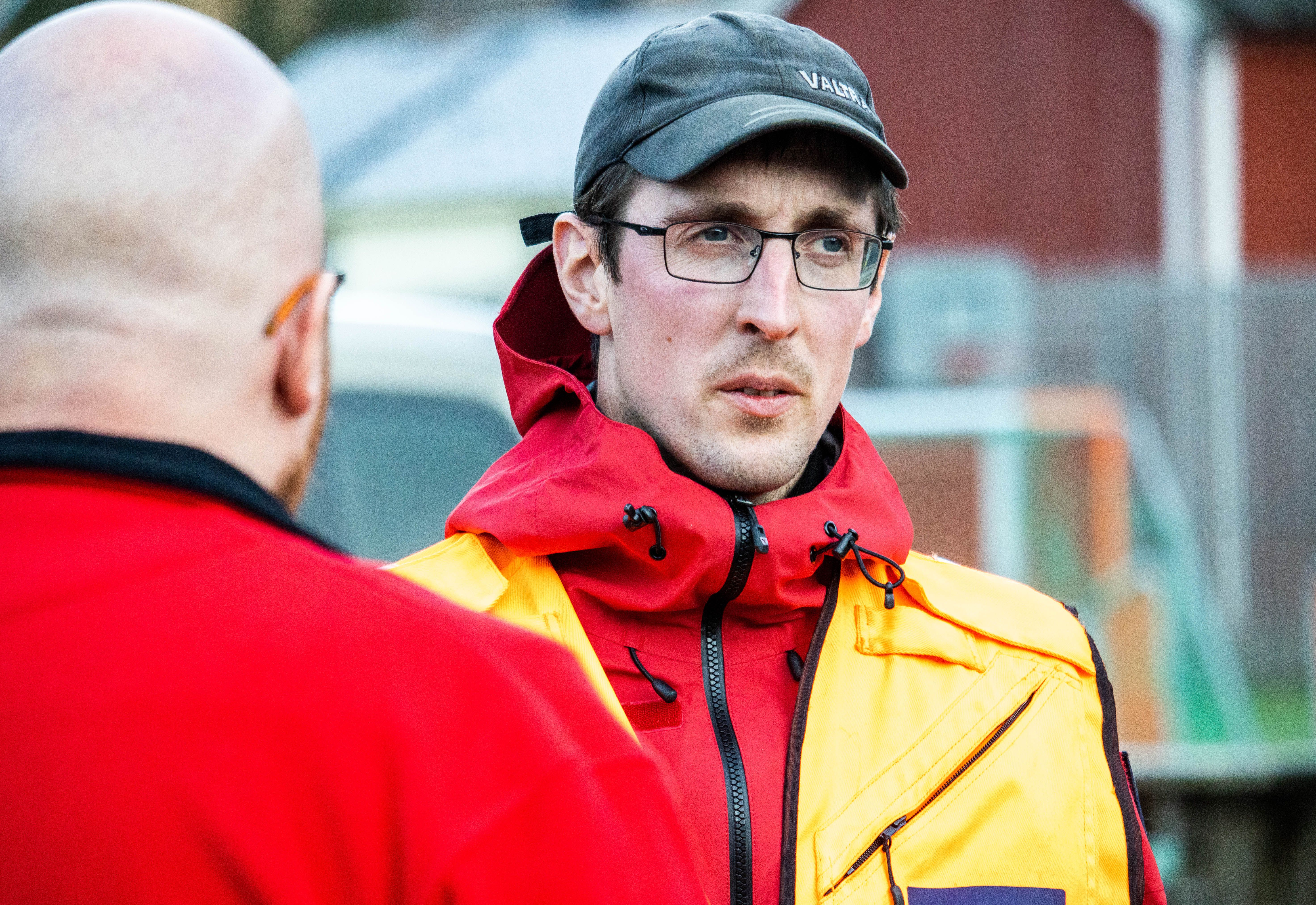Kikket ned i containeren, og fikk en ubehagelig overraskelse: – Det er ...