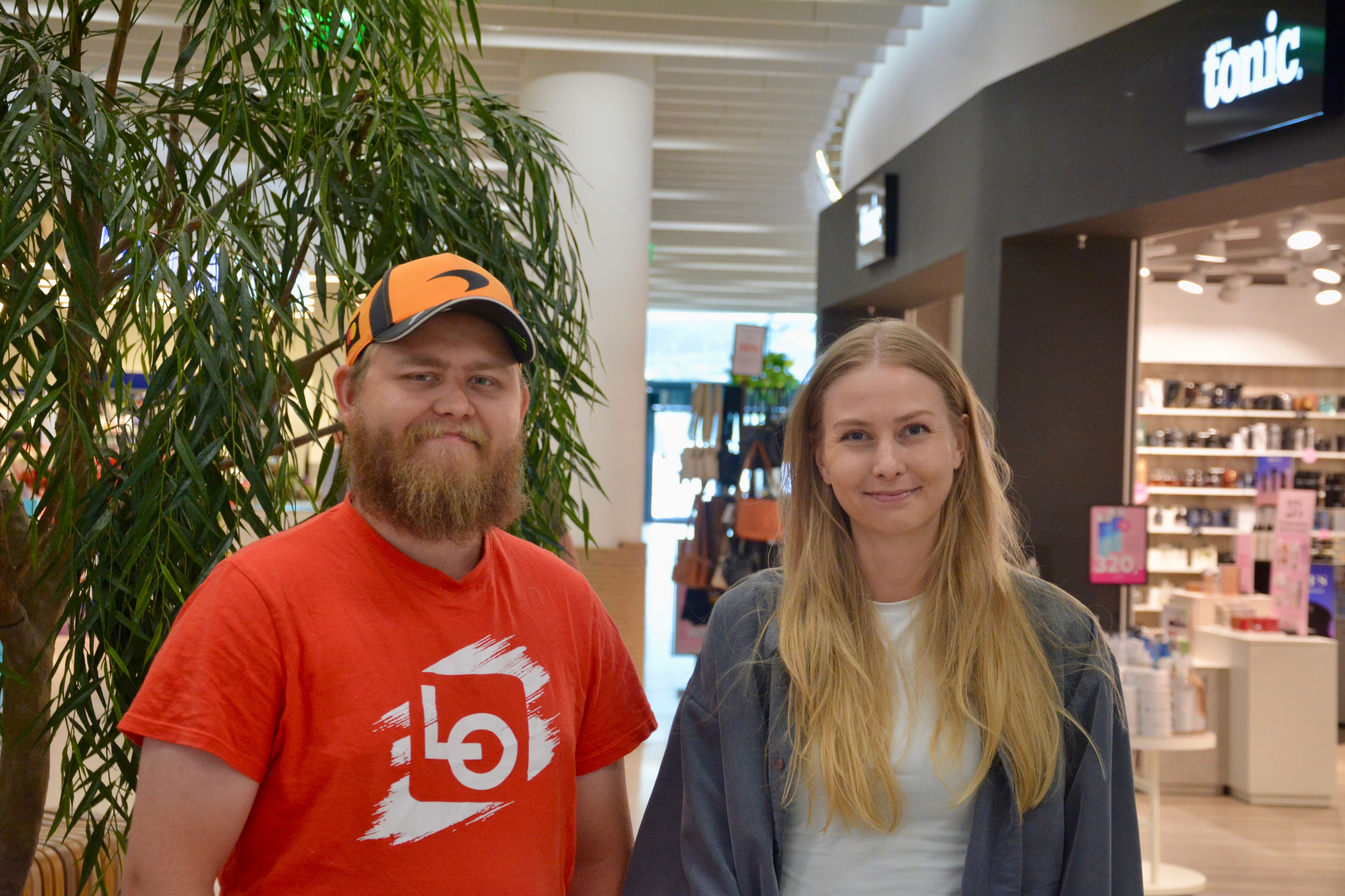 Stakk innom lokale bedrifter på årlig kontroll
