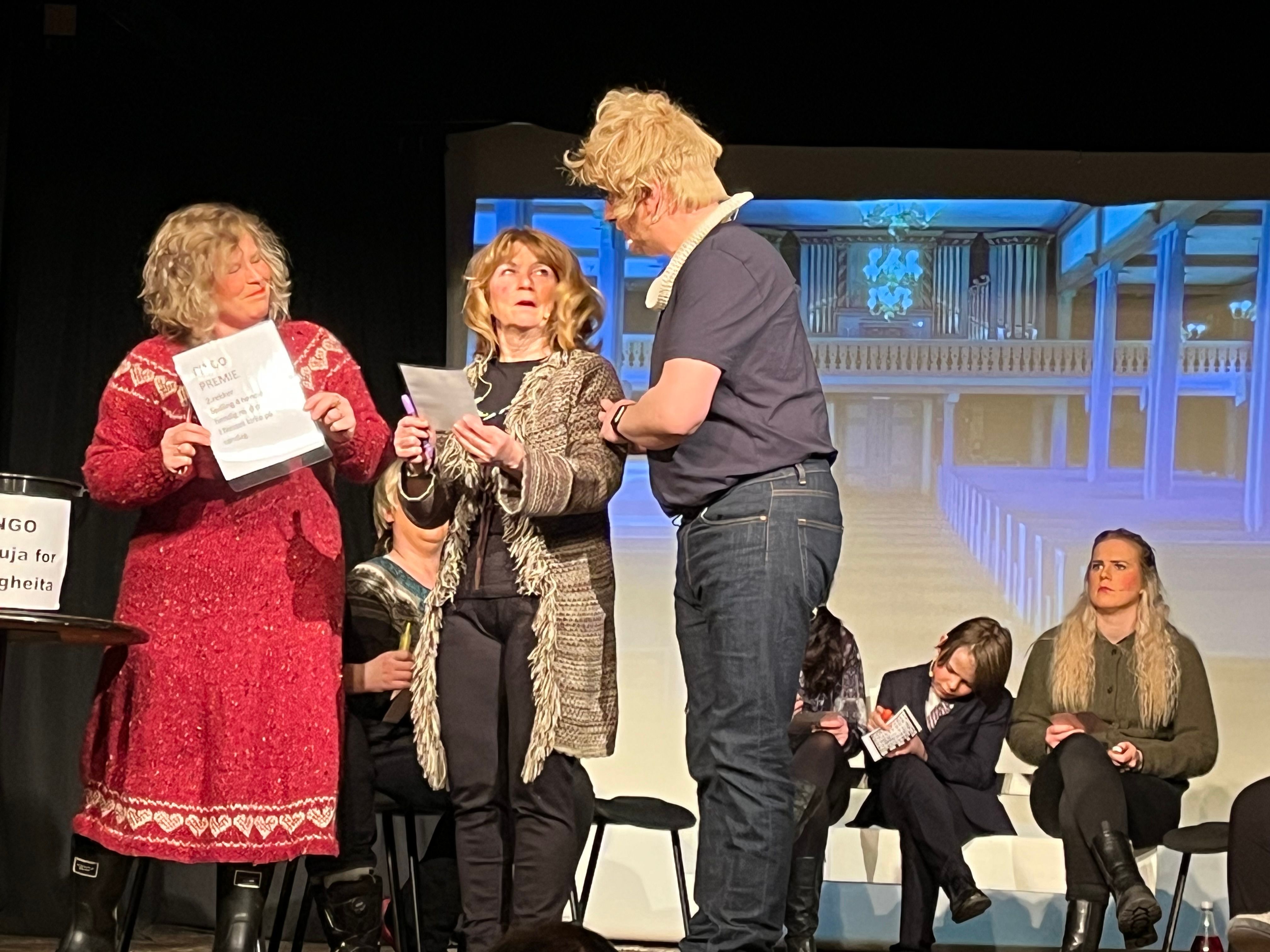 Klar med ny revy: Kirkebingo og lodott i navlen – se bildene - driva.no