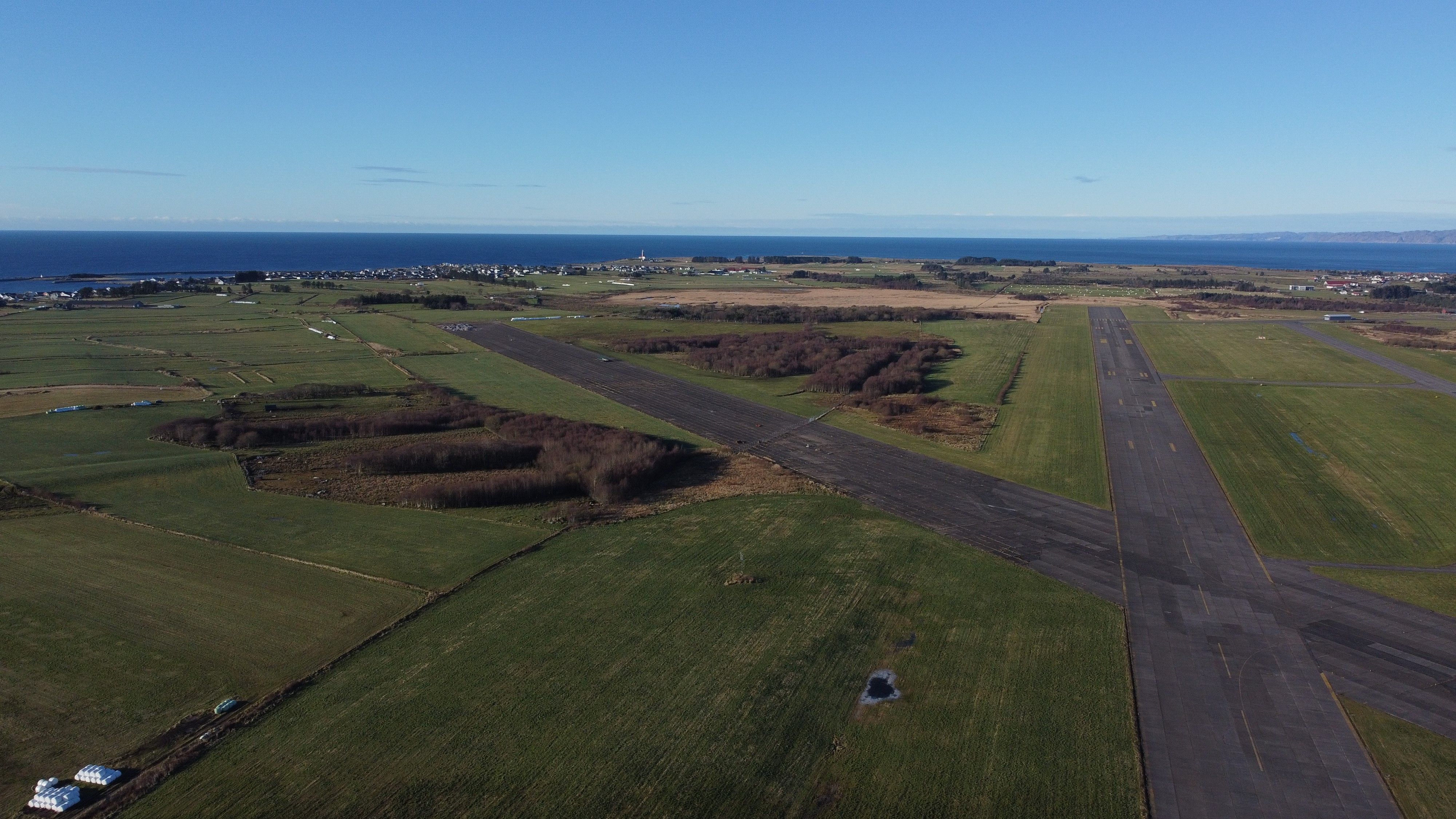 Ønsker å bygge et solkraftverk på flyplassen - nå sendes planen ut på høring