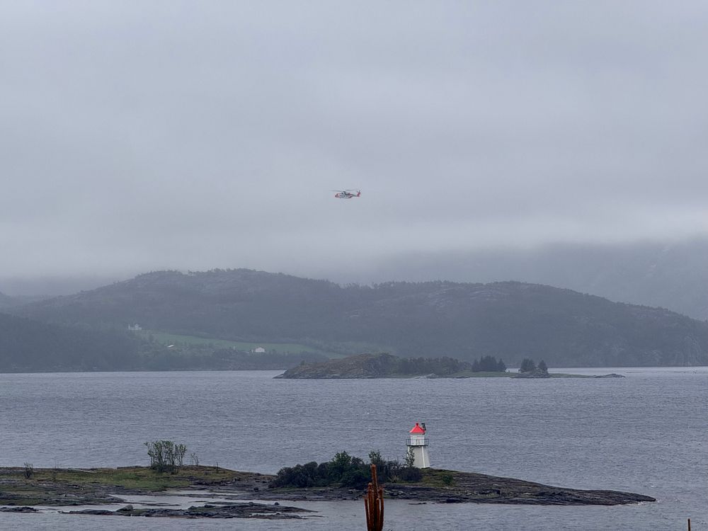 Lette etter savnet 11-&aring;ring med helikopter