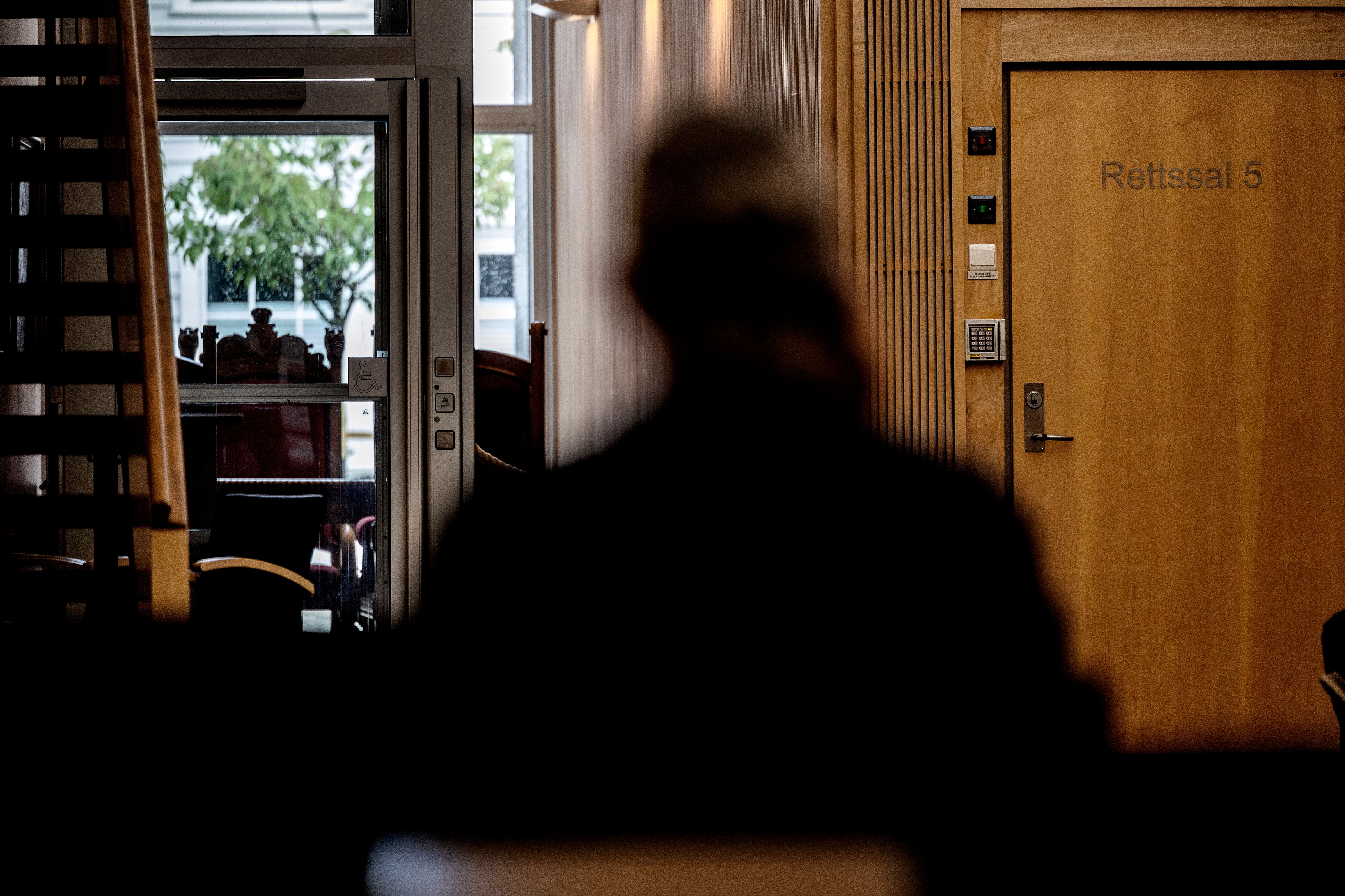 Fikk ukjent telefon. Så brøt tenåringene seg inn.