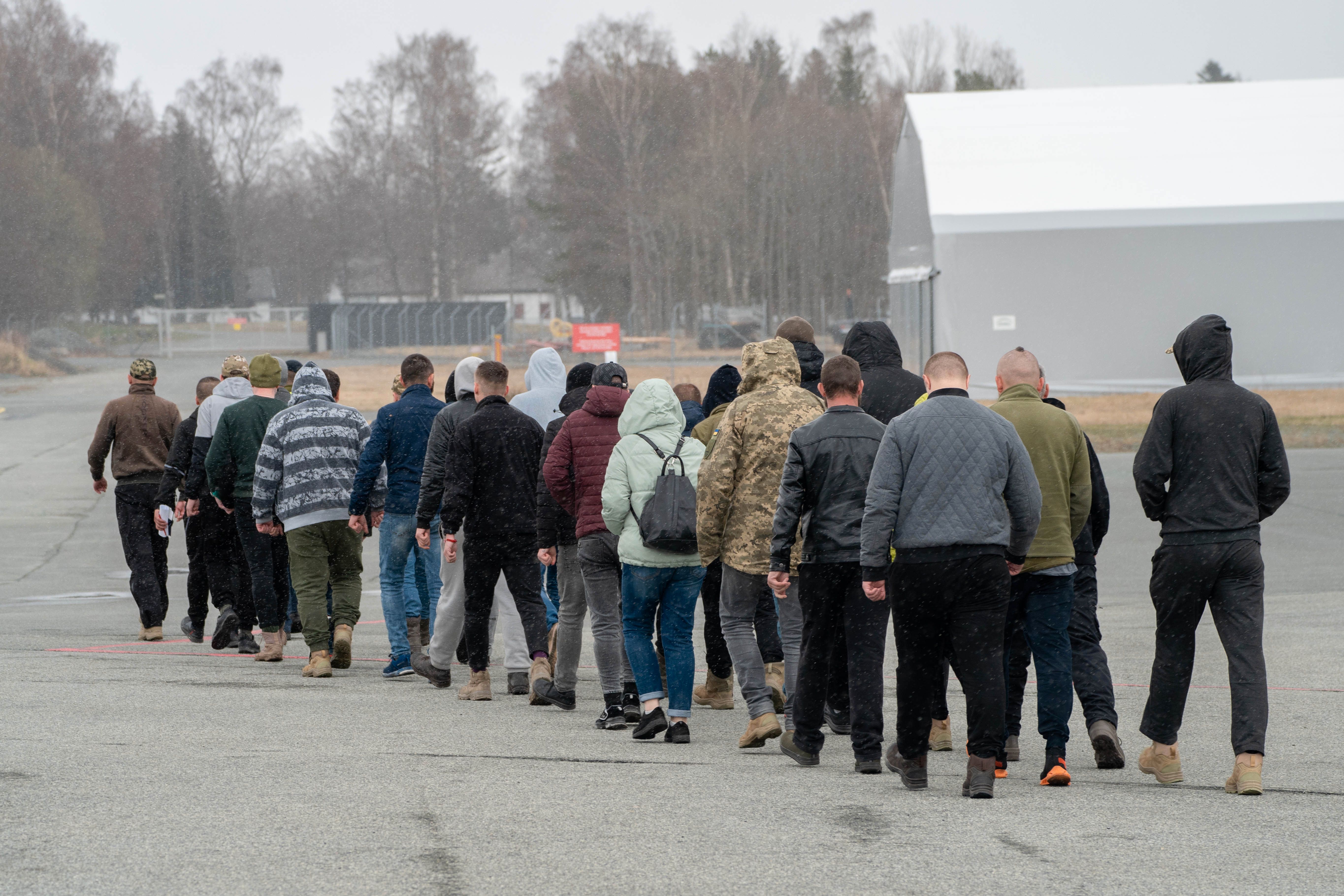 Nå Lander Ukrainske Soldater På Værnes - Steinkjer24.no