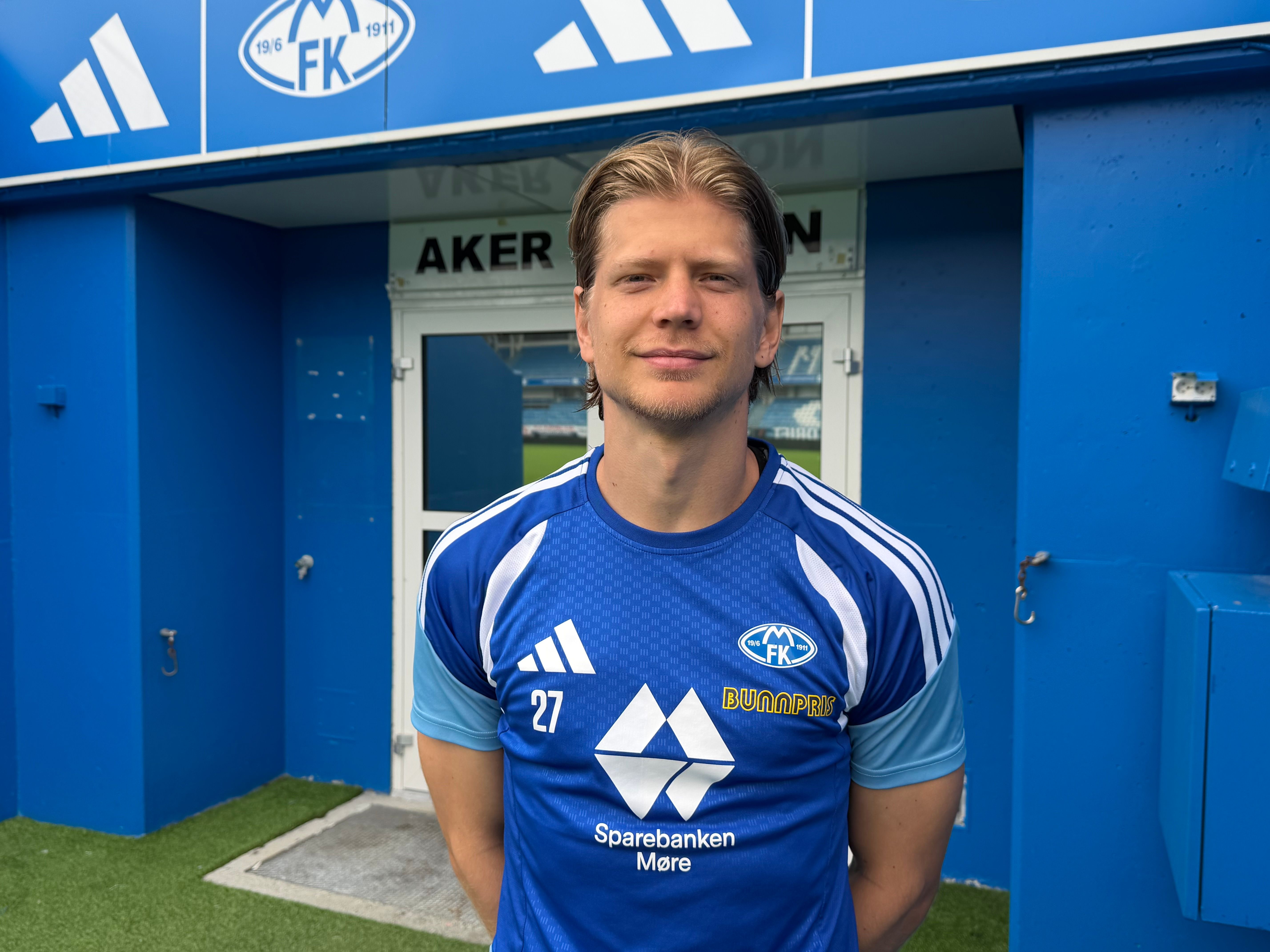 Kommer med melding før møtet med kompisene