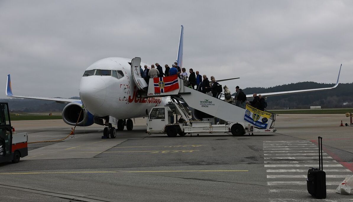 145 fotball­suppor­tere fra Sørlandet har leid eget fly