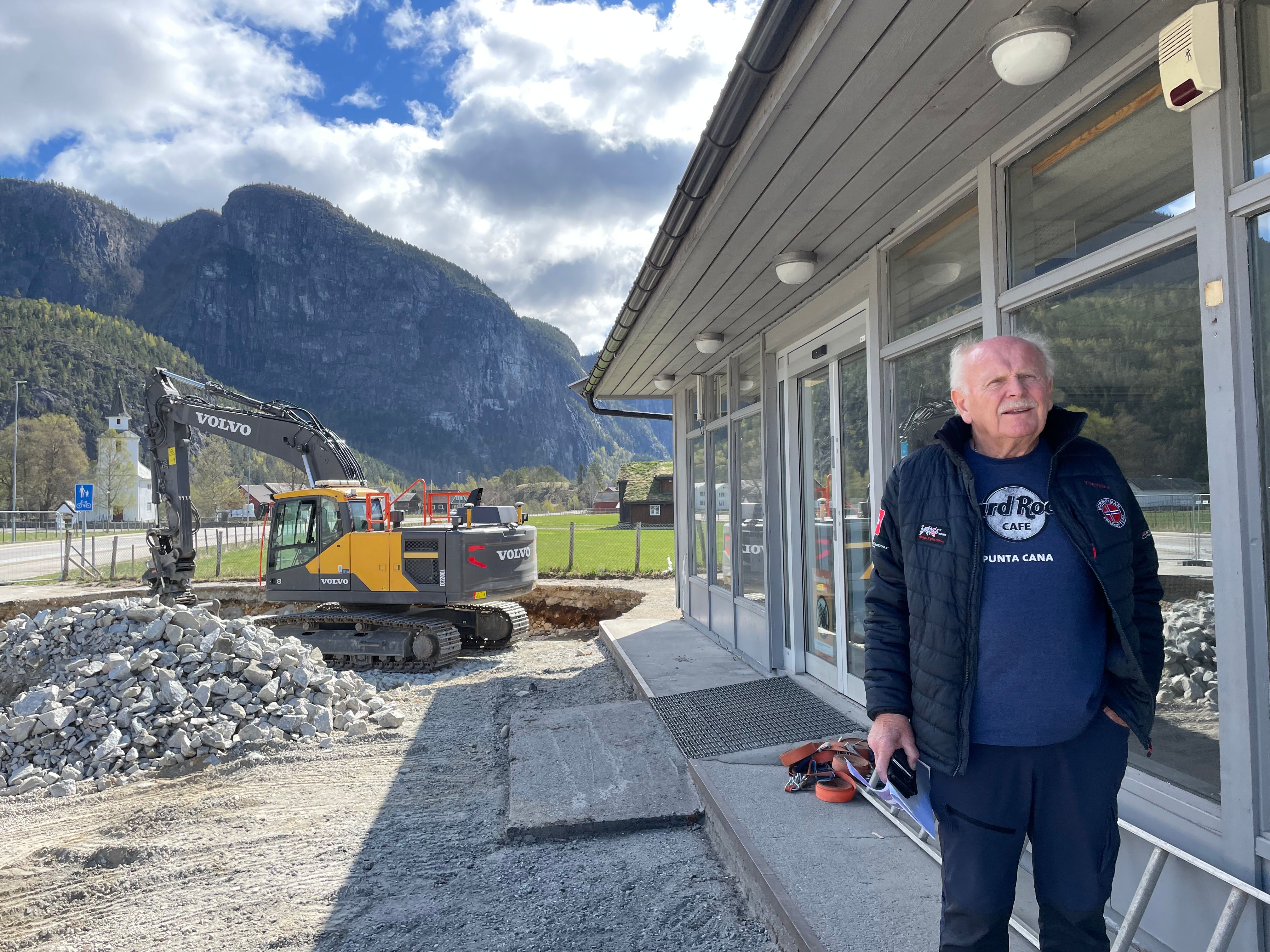Fjerner bensin­pumpene – legger skylden på elbi­lene