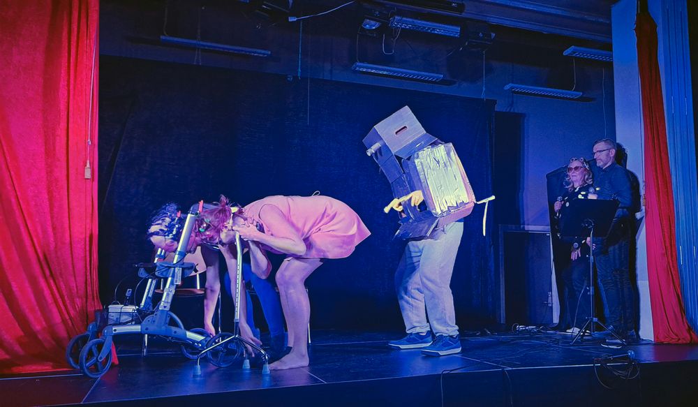 Uyquga yotqizilgan qizning onlayn porno videosi