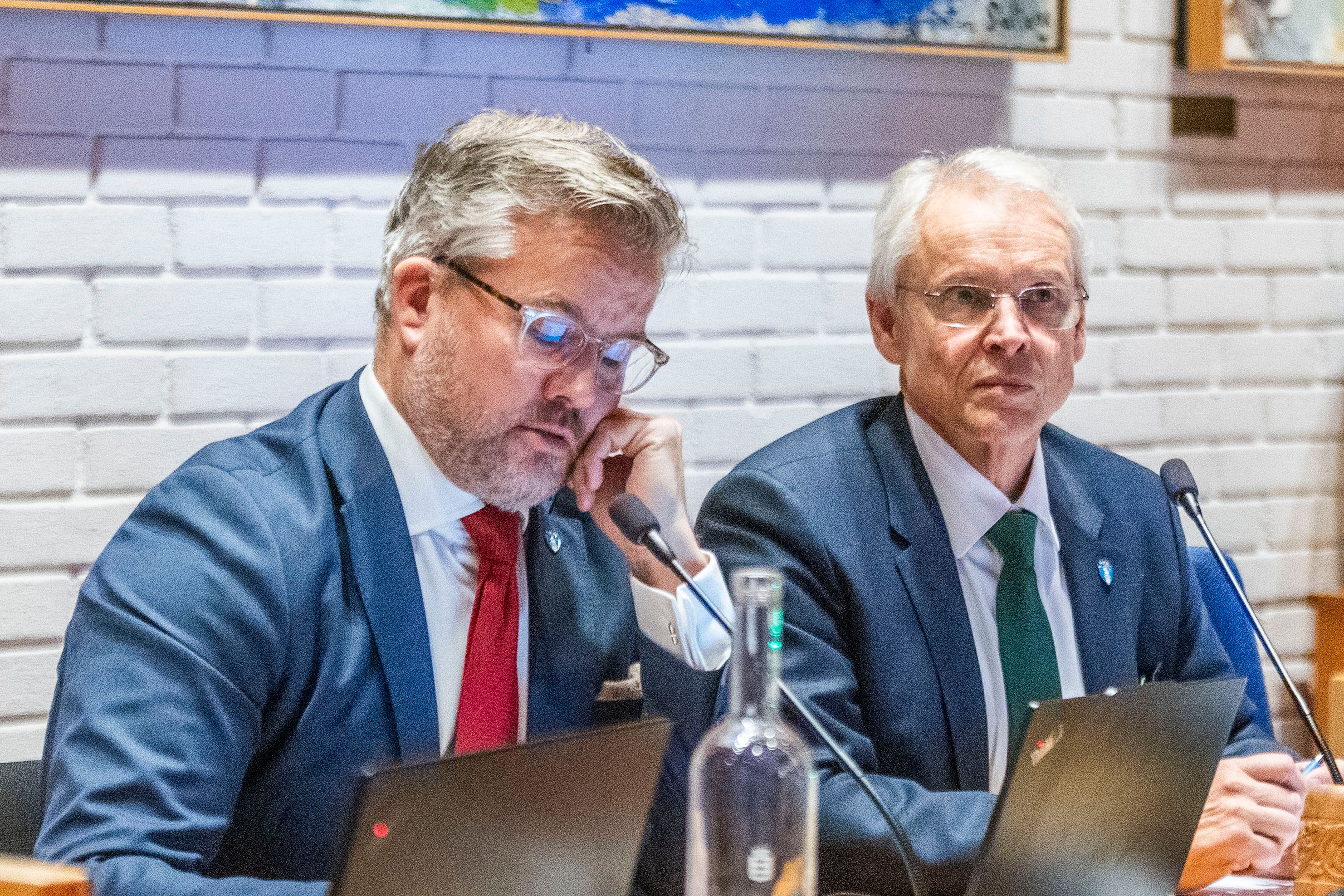 Når politikken skjer på bakrommet – hva vet vi egentlig i Lindesnes?