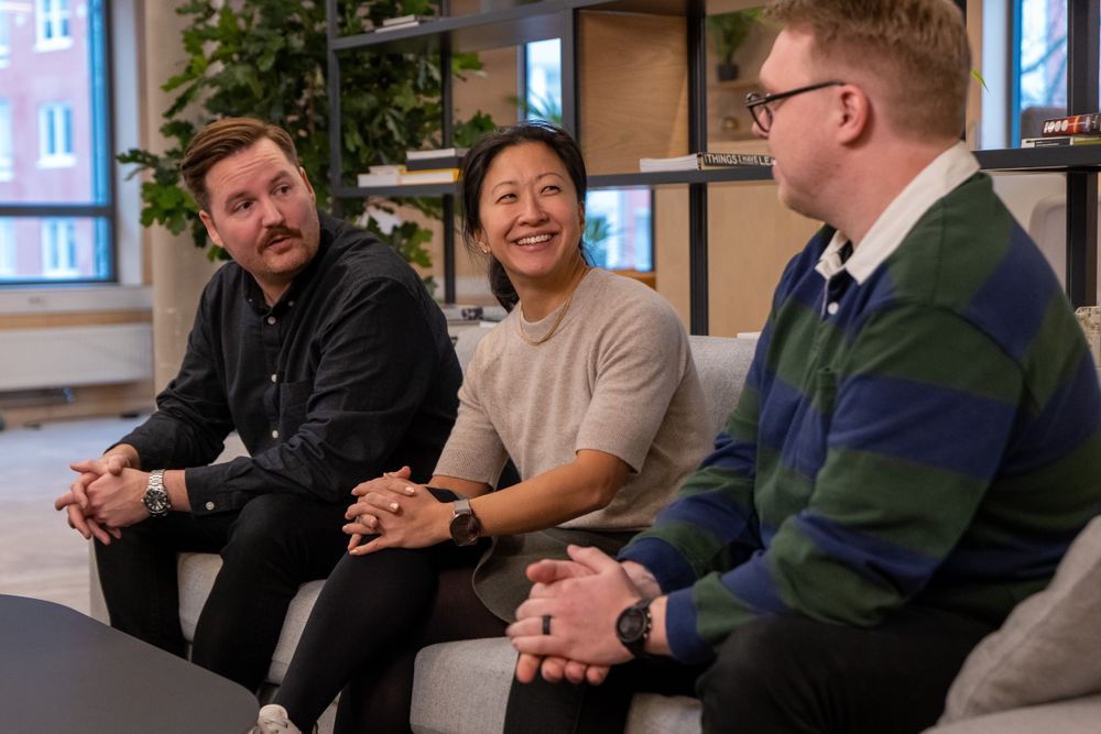 Xotin erining dugonasi bilan yotadi