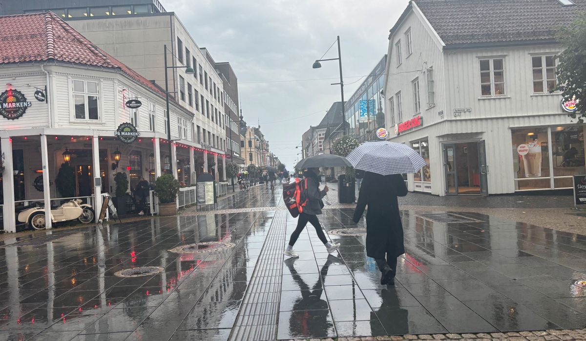 Varsler styrtregn på Sørlandet lørdag