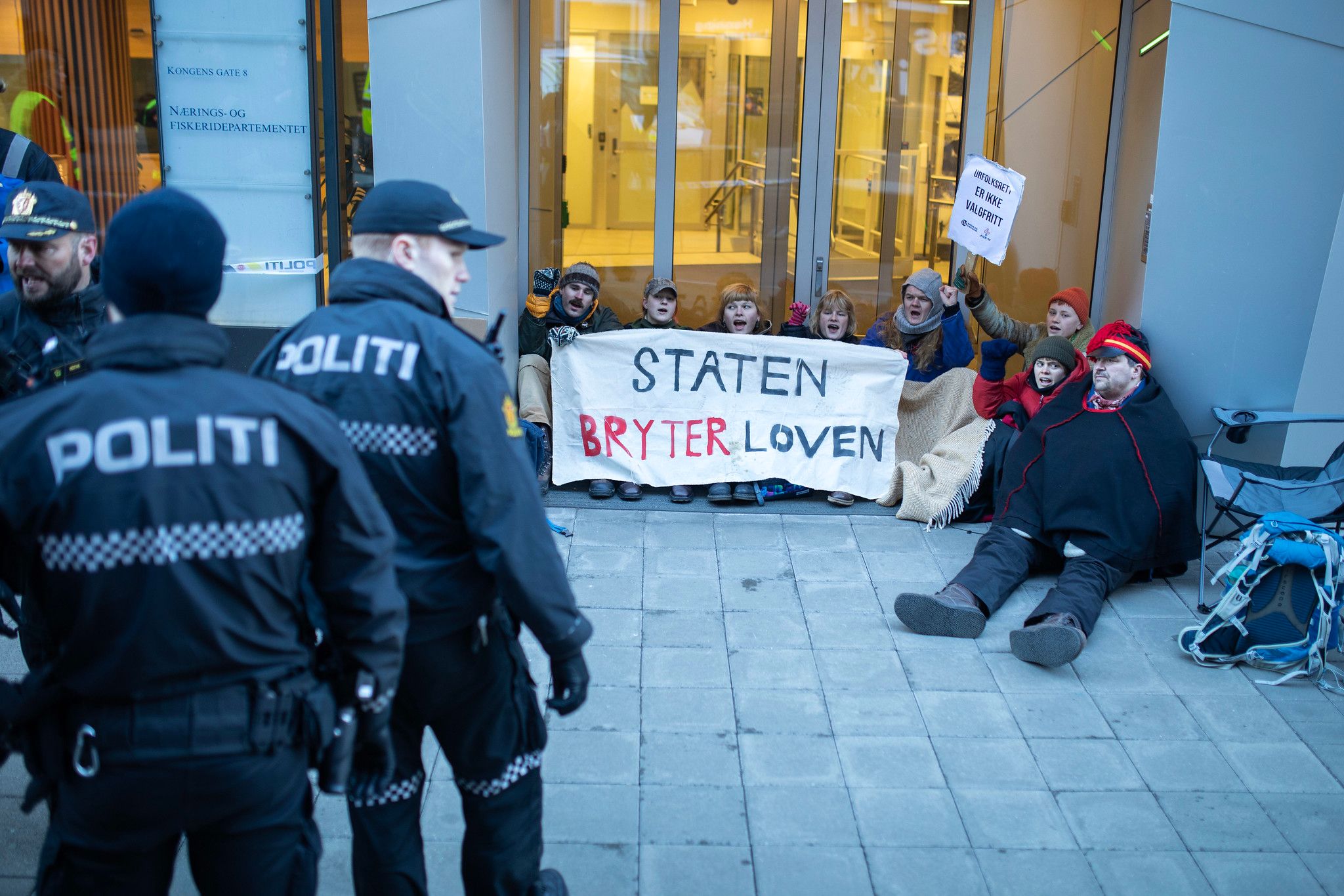 Skal politiet beskytte ulovligheter?