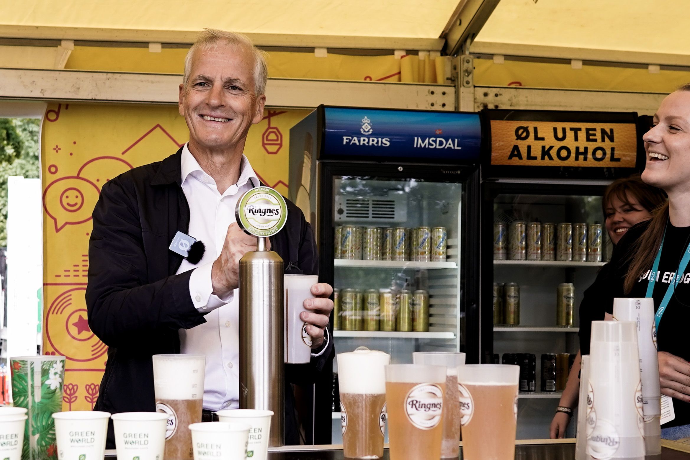 Regjeringen tar grep for &aring; sikre &oslash;lservering under fotball-VM