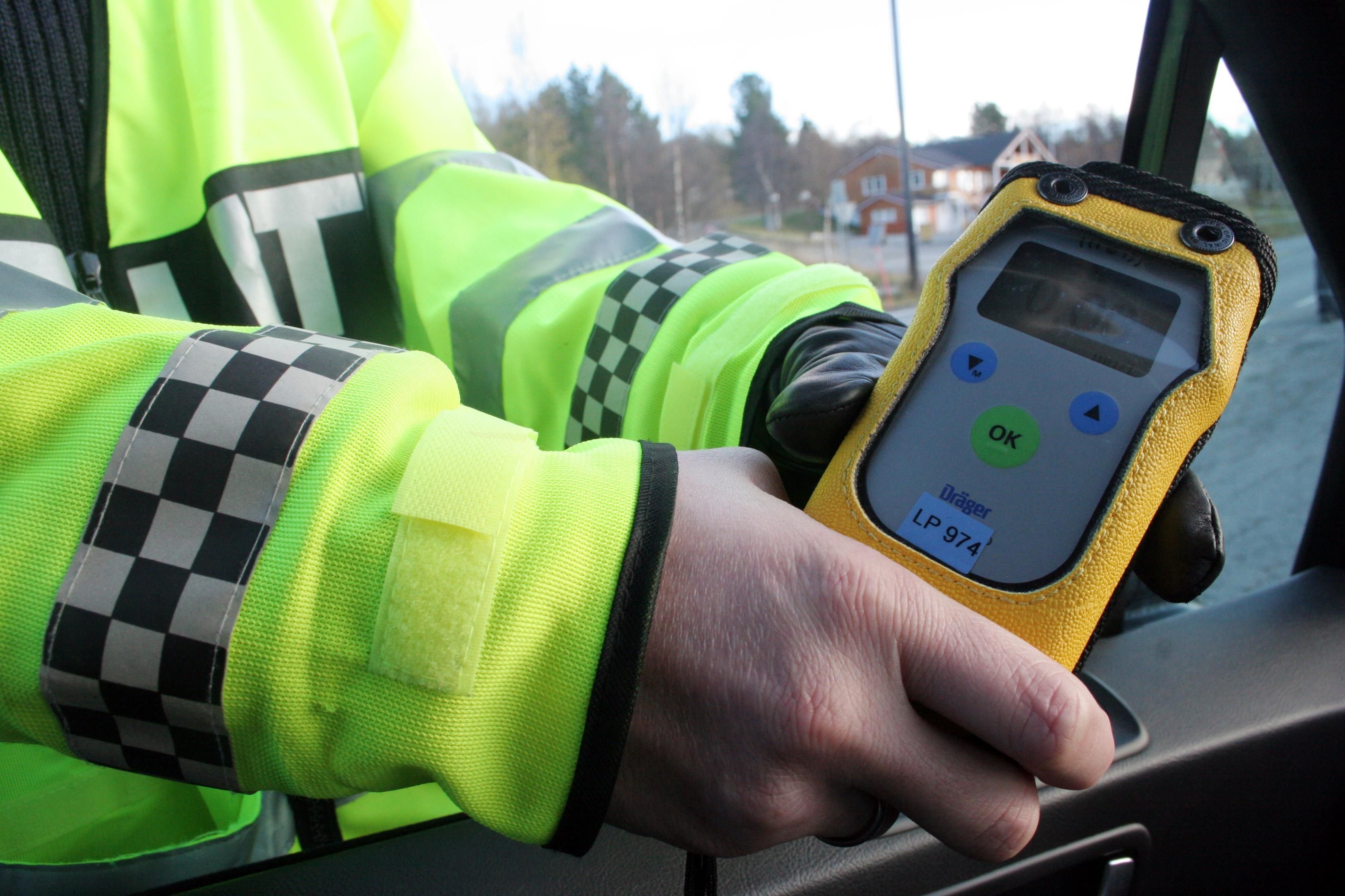 Politiet fant promillemistenkt sovende bak rattet - opp.no