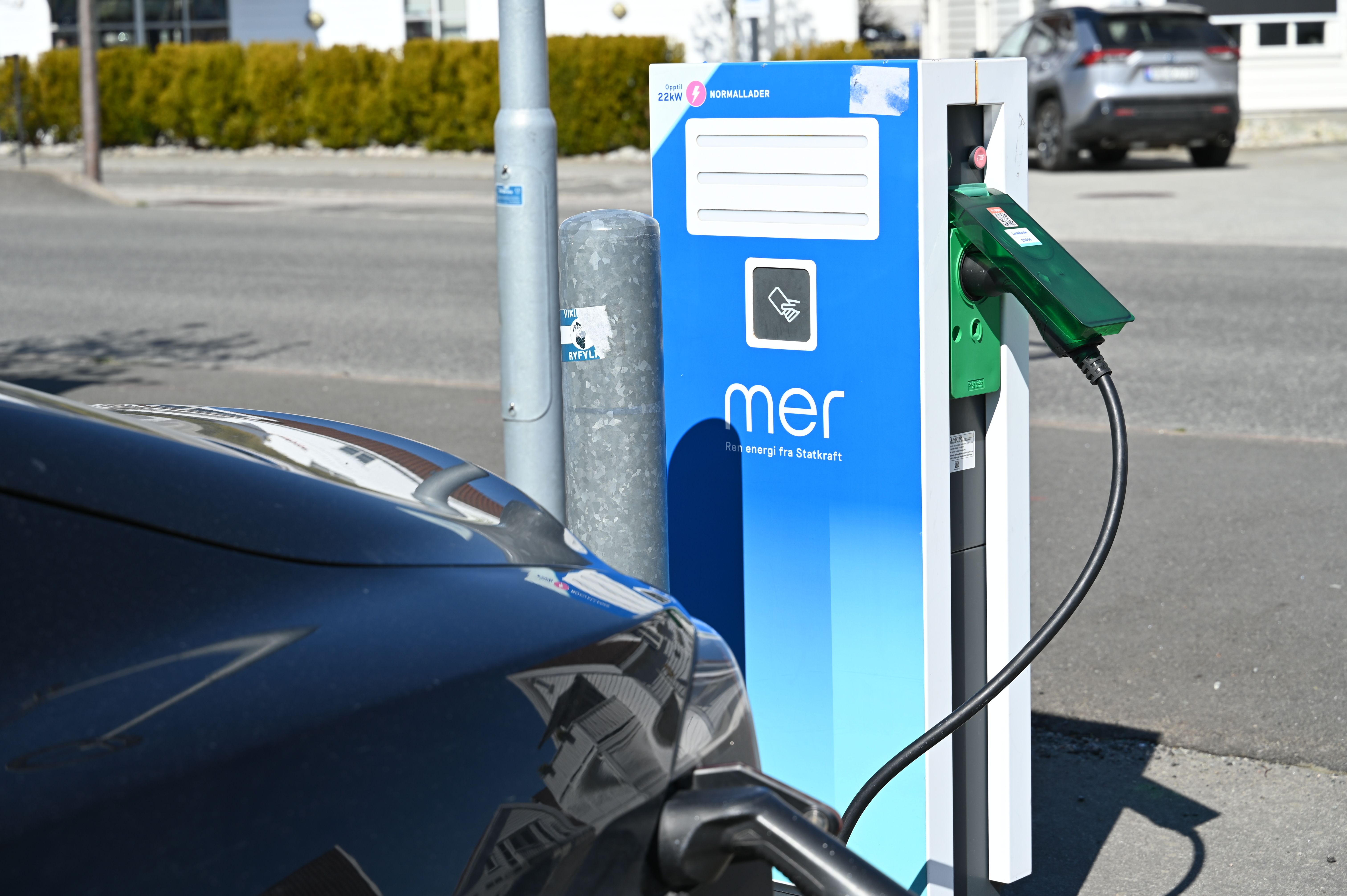 – Fortsatt lider vårt næringsliv av at besøkende må til nabokommuner for å lynlade