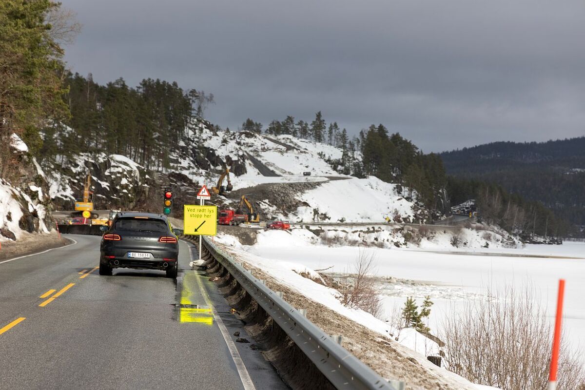 Advarer: – Veien er som en potetåker
