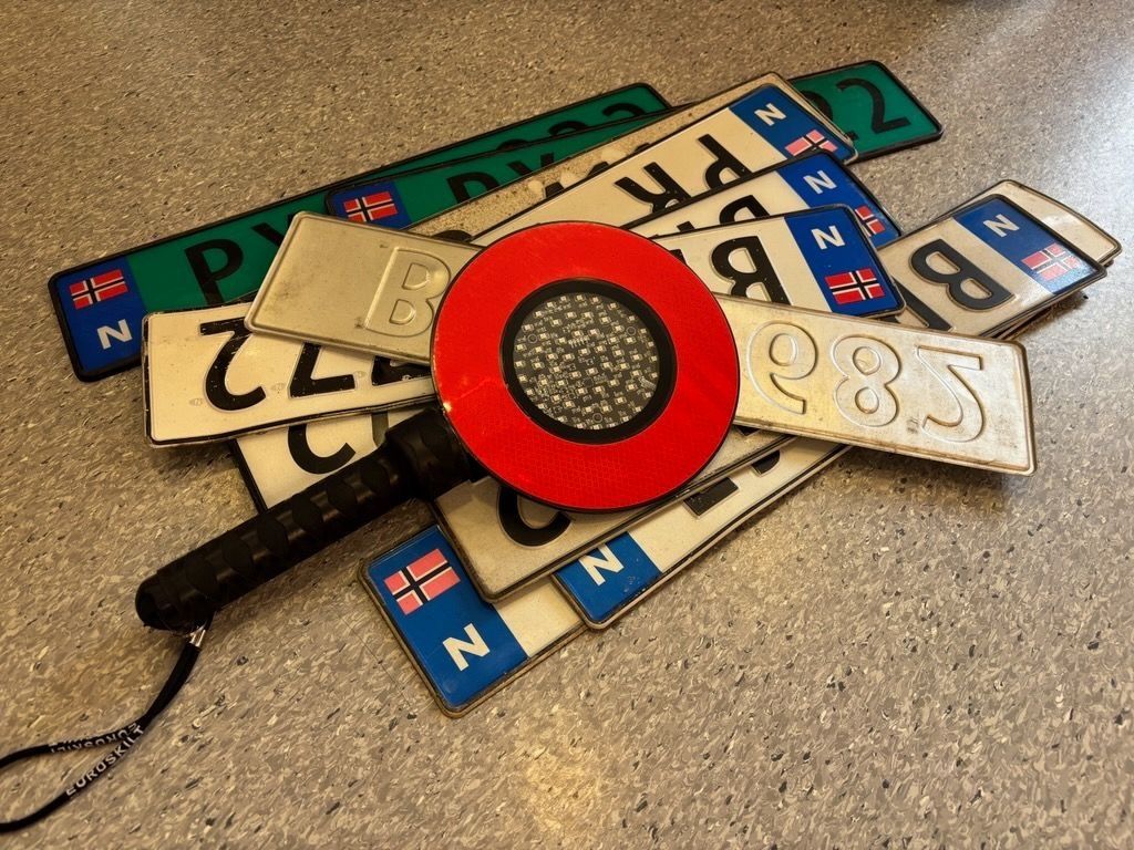 Flere biler avskiltet: – Det plinger godt når vi står der oppe