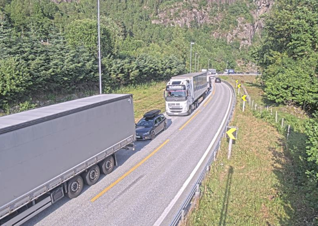 E39 stengt etter kjedekollisjon: – Lange køer i begge retninger