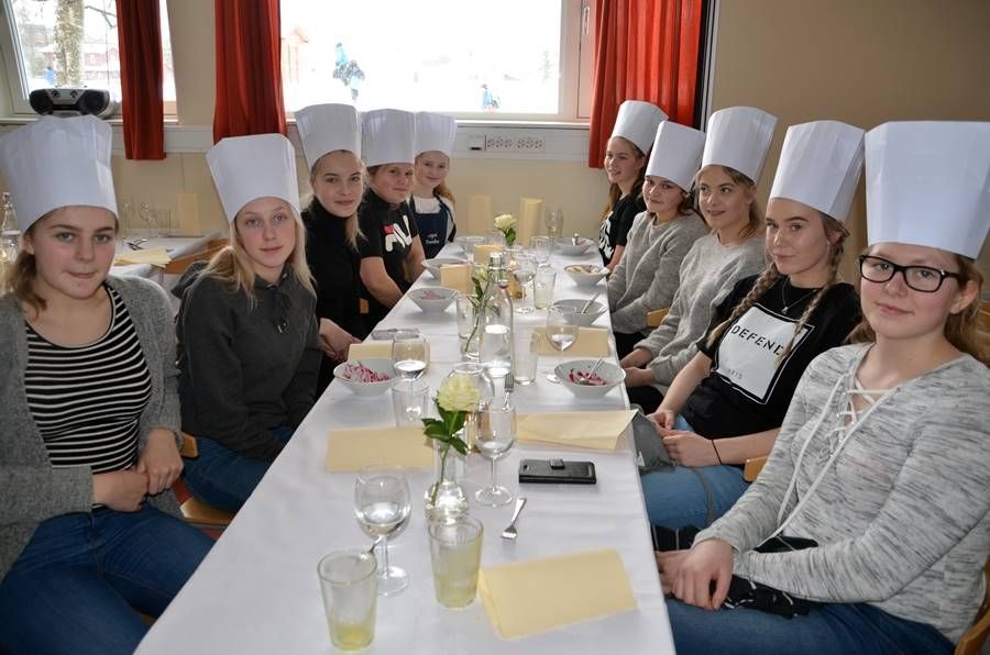Elever i 9.klasse smakte på matfagene - s-n.no
