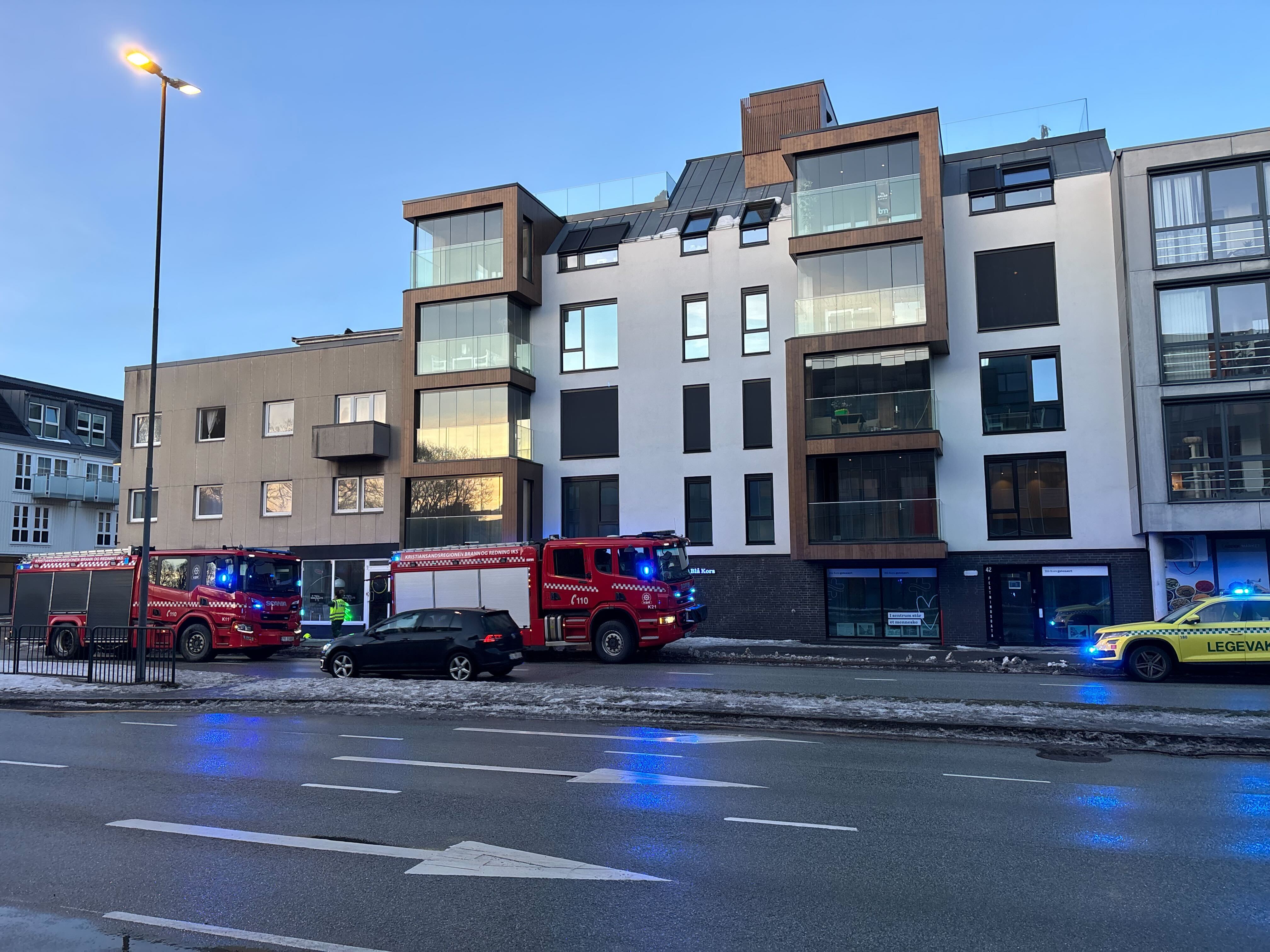 Røyk­utvik­ling fra leilig­het i Kris­tian­sand