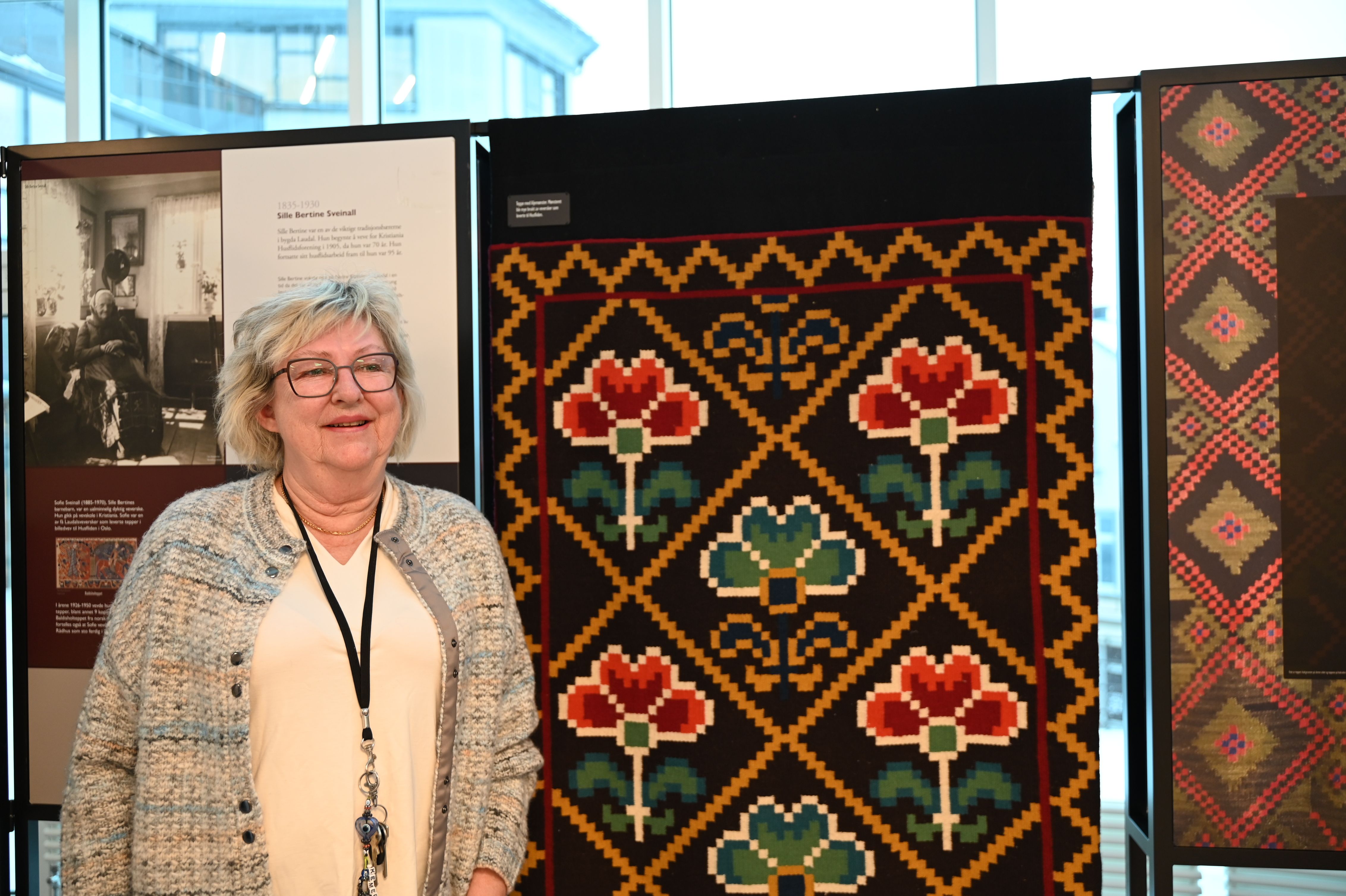 Vandreutstillingen VEV viser vevde varianter