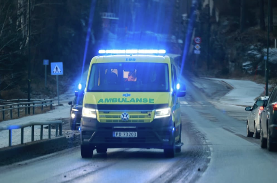 Fire personer i trafikkulykke