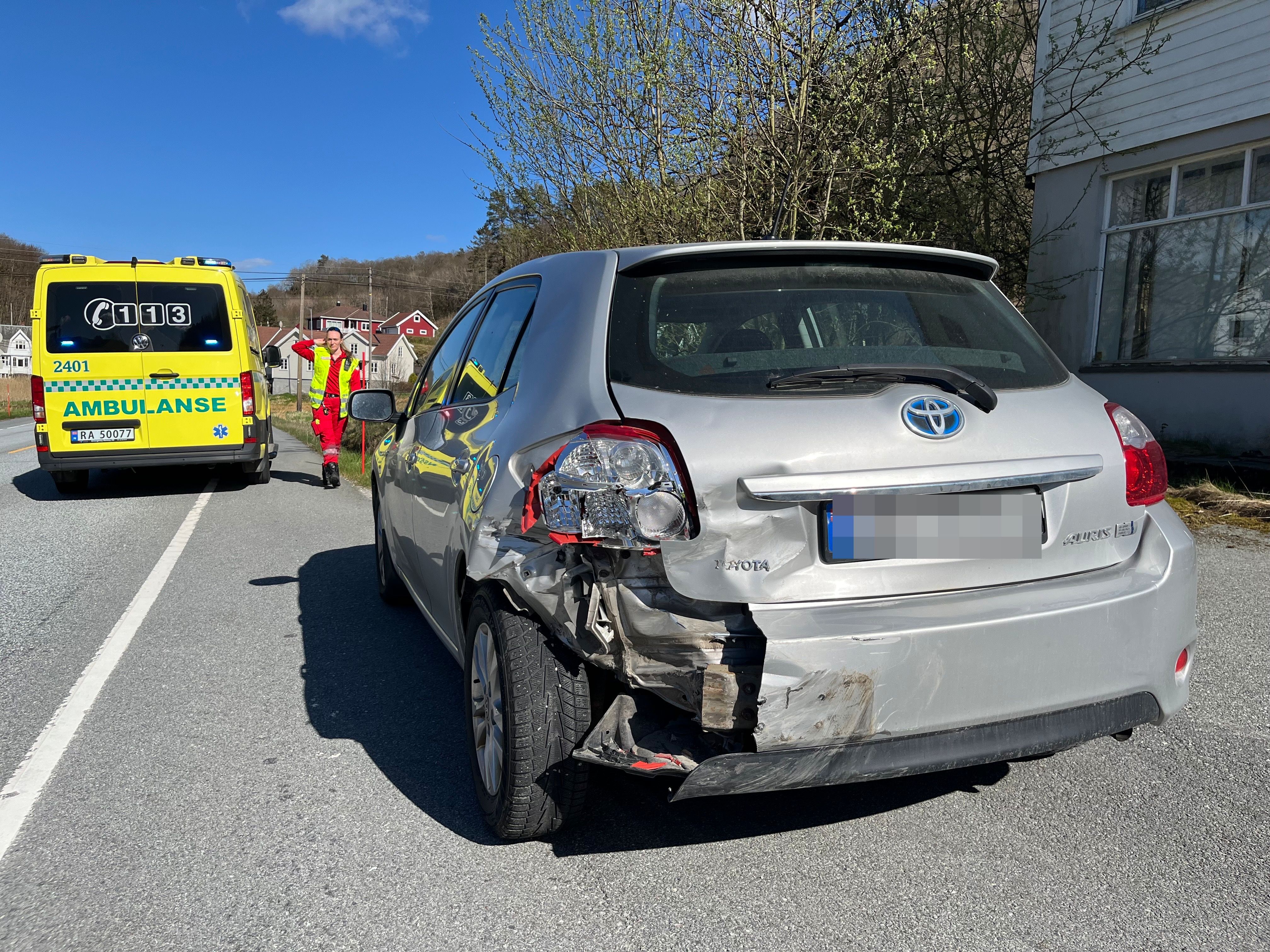 En person til legevakt etter trafikkulykke på fylkesvei