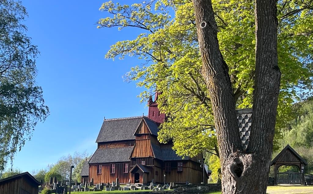 Dette er årets konfirmantar i Ringebu stavkyrkje - dolen.no