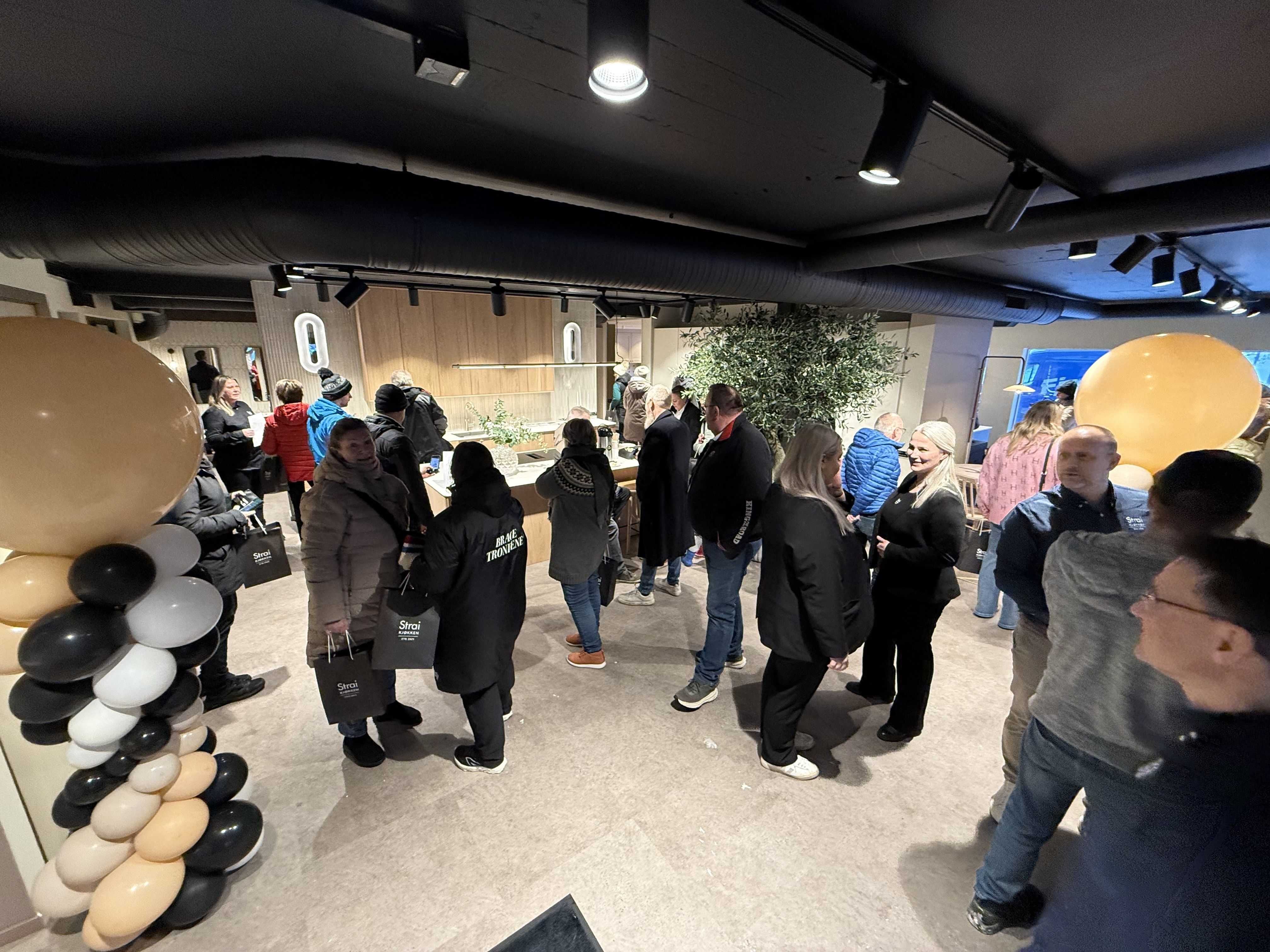 Kø til åpning av ny butikk: – Over all forvent­ning