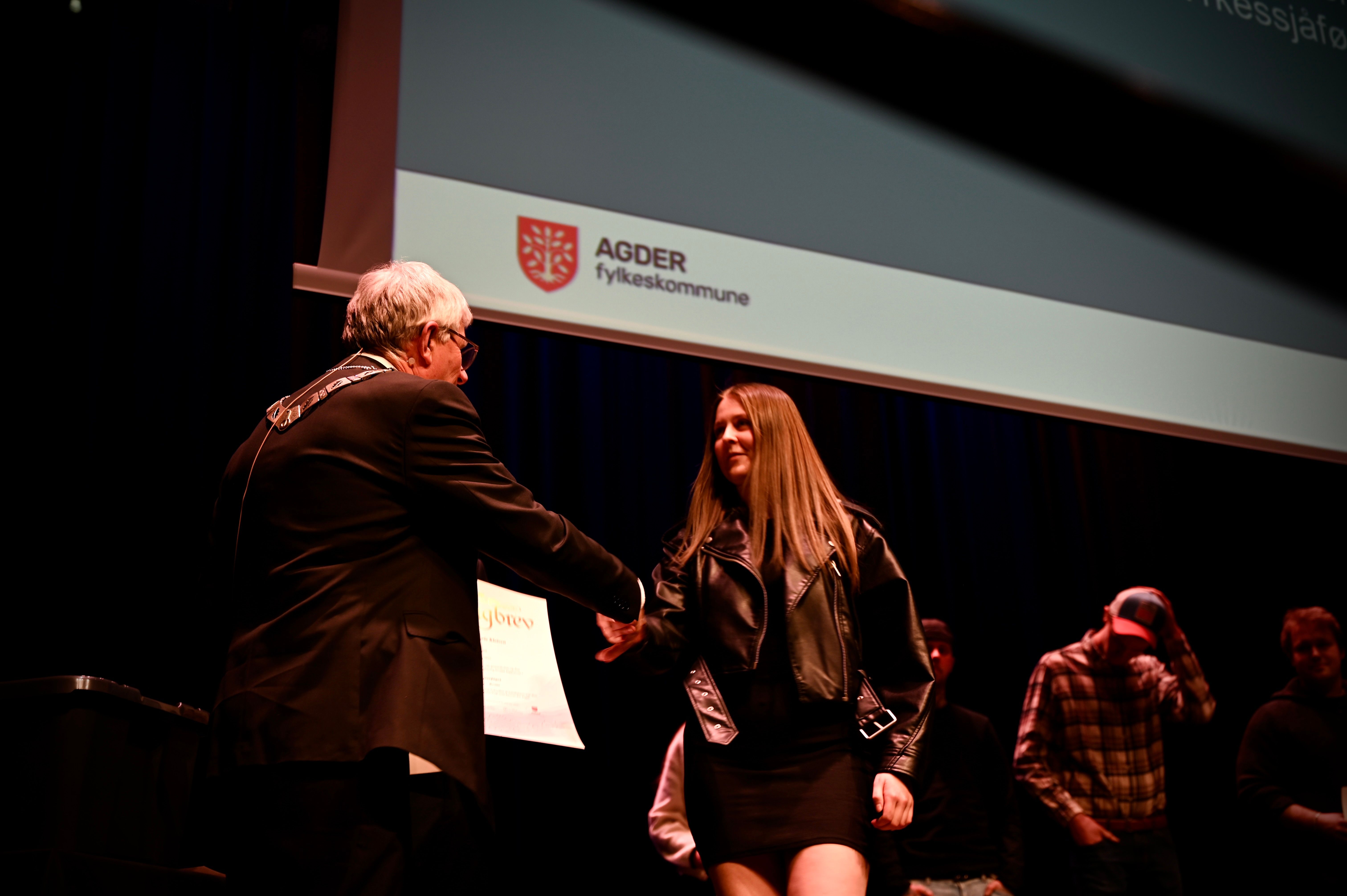 Her mottar hun fagbrevet: – Glad jeg deltok