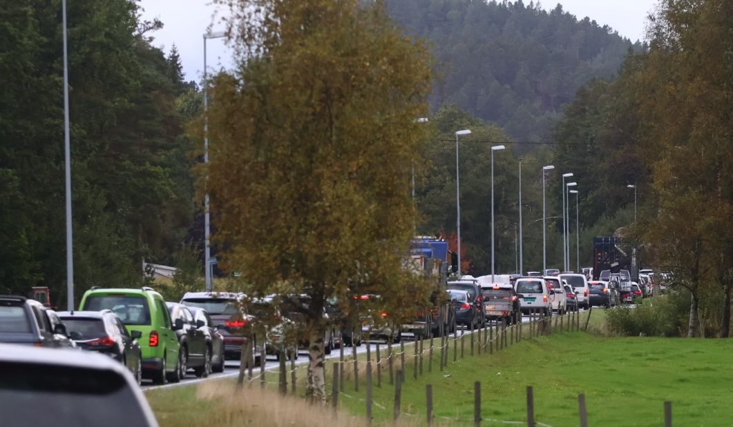 Flere biler har kollidert – lange køer