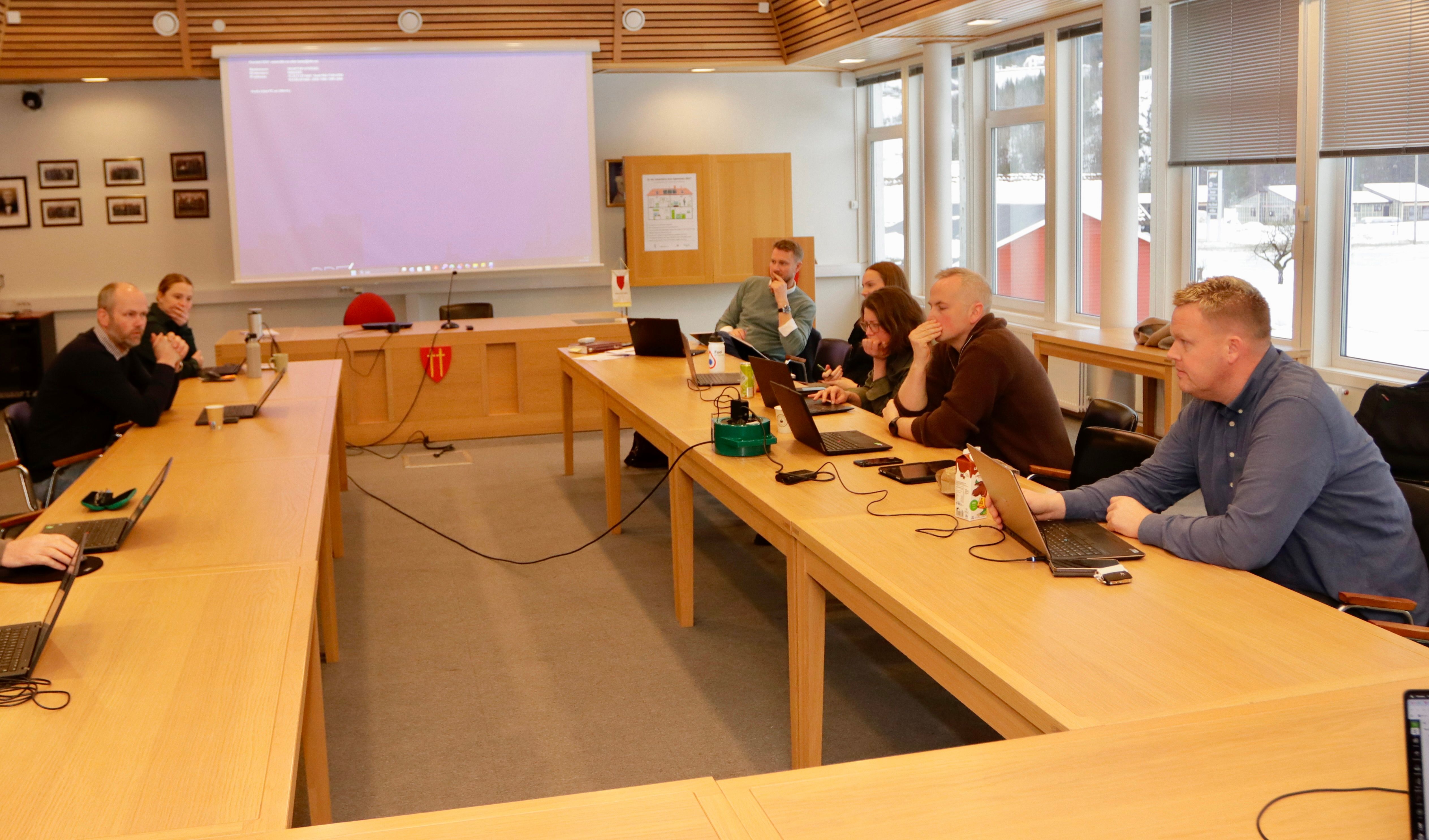 Poli­tikerne sa ja til å gi lokalt firma erstat­ning