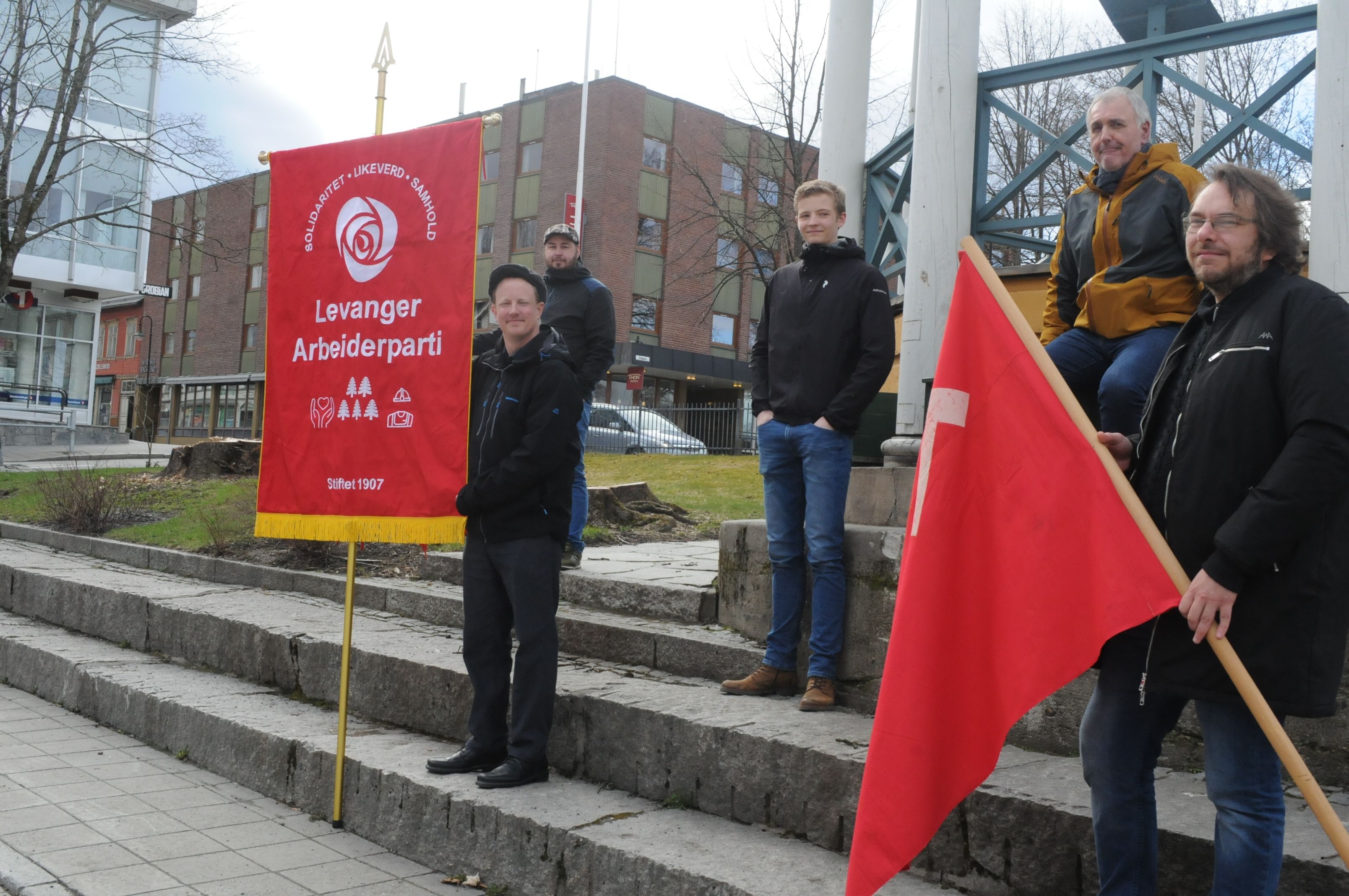 Sofaprat hemmelige Kransenedleggelser Og Nettsending Slik Blir 1 