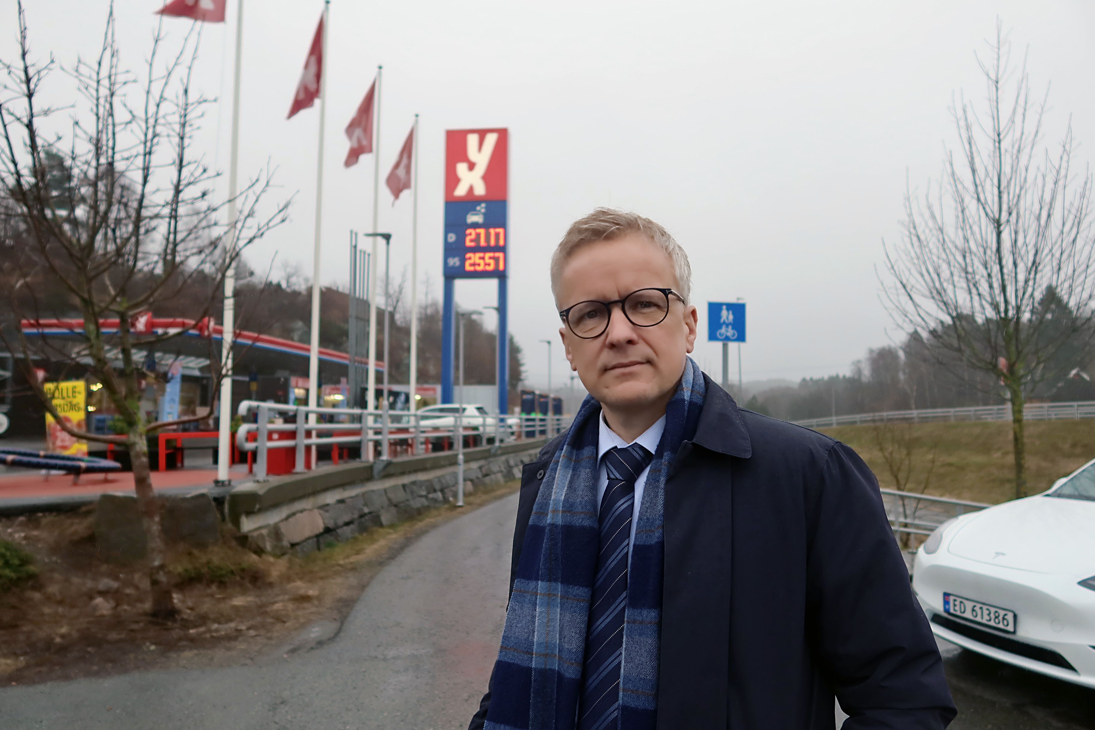 Passerte 27 kroner. Ber Stolten­berg gripe inn.