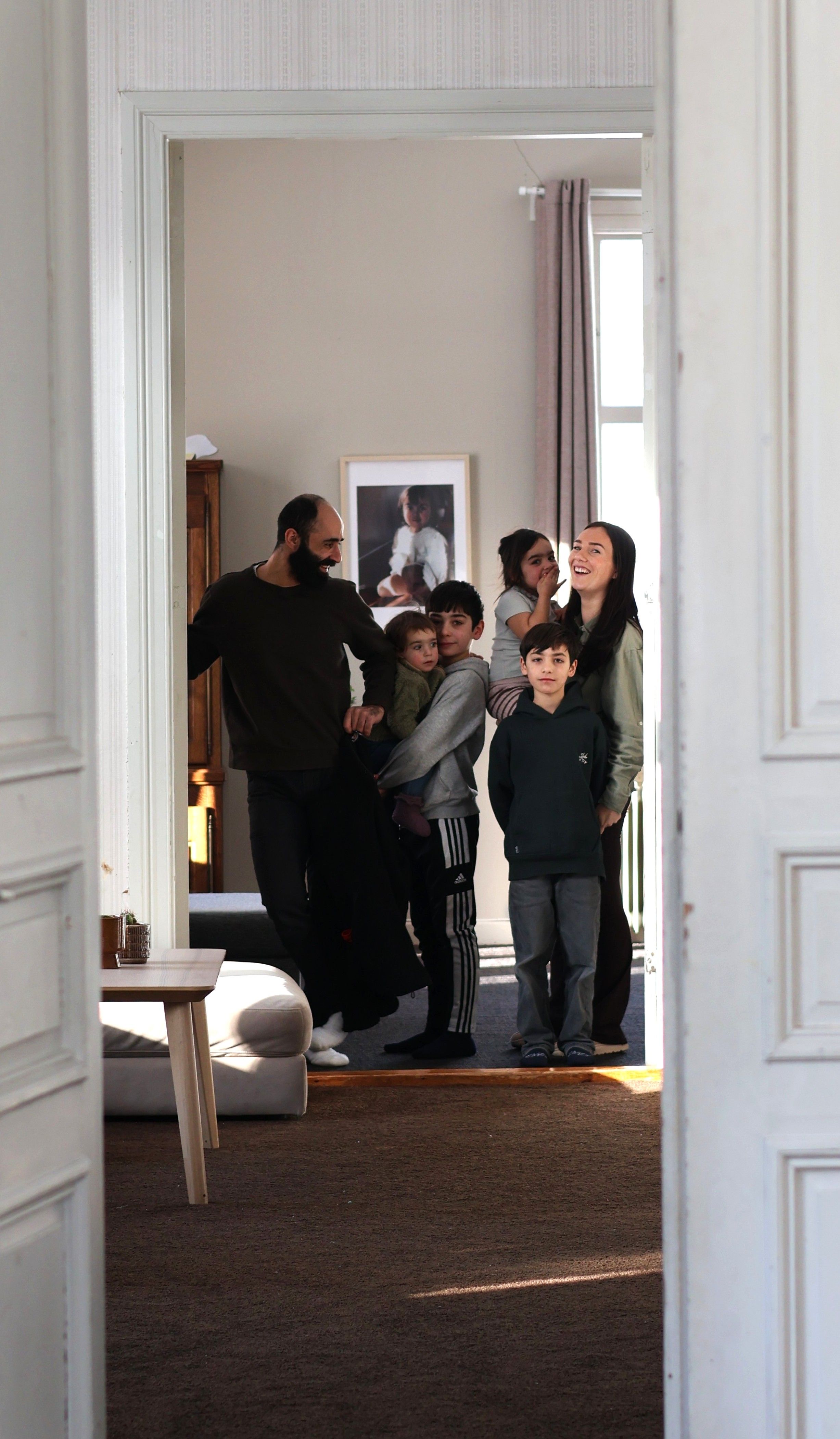 Denne fami­lien har én inntekt, snart fem barn og pusser opp 740 kvad­rat