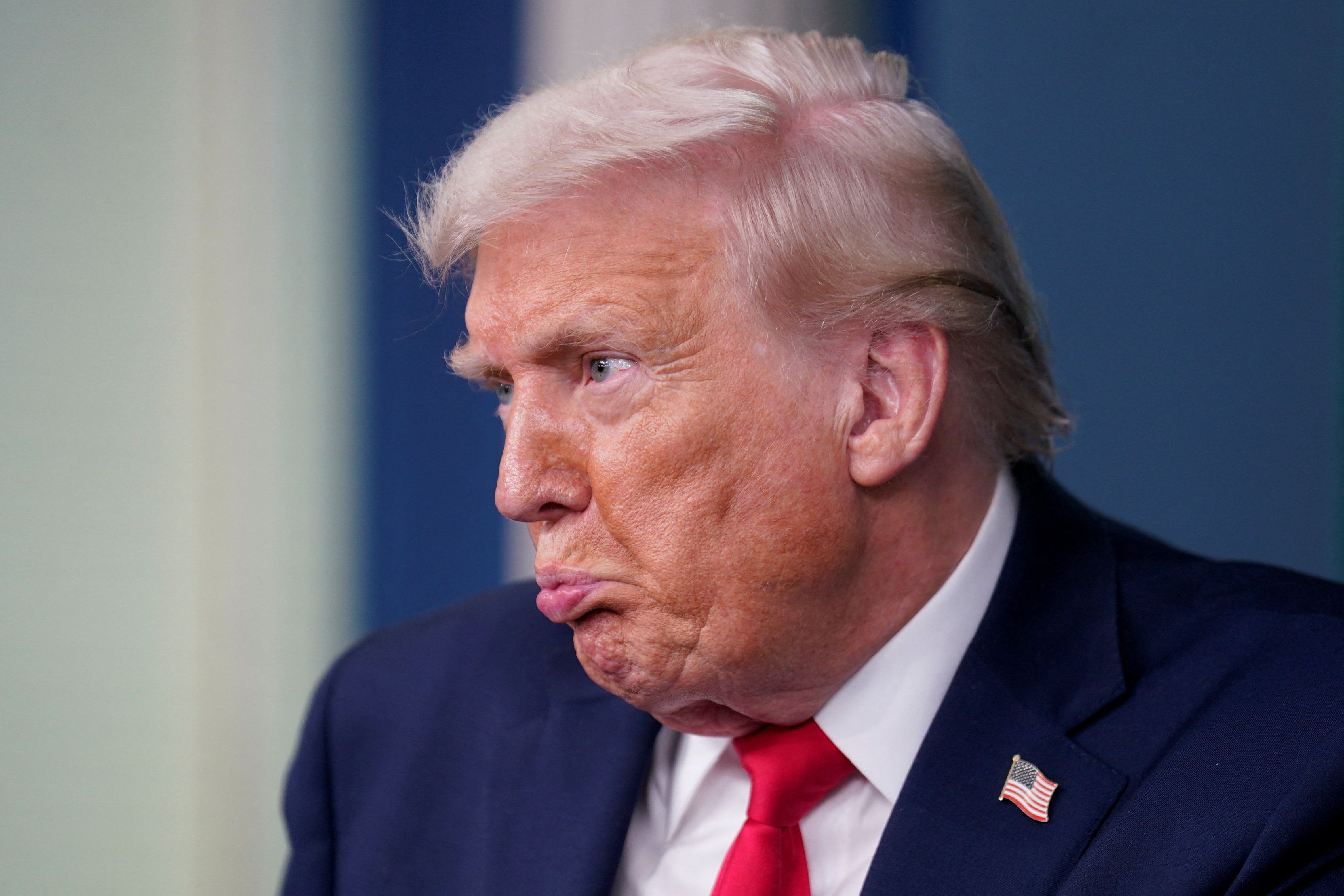 Trump bekrefter at han vurderer begrenset angrep p&aring; Iran