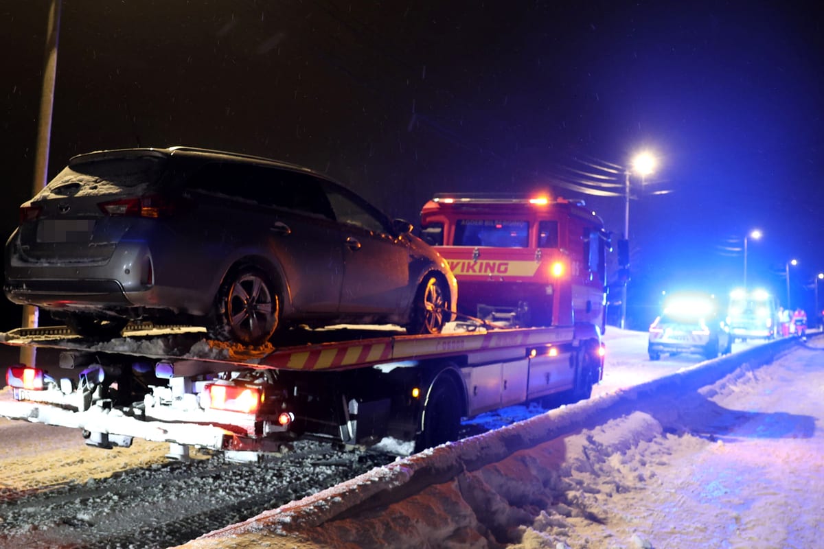 To sjekket av helsepersonell etter ulykke