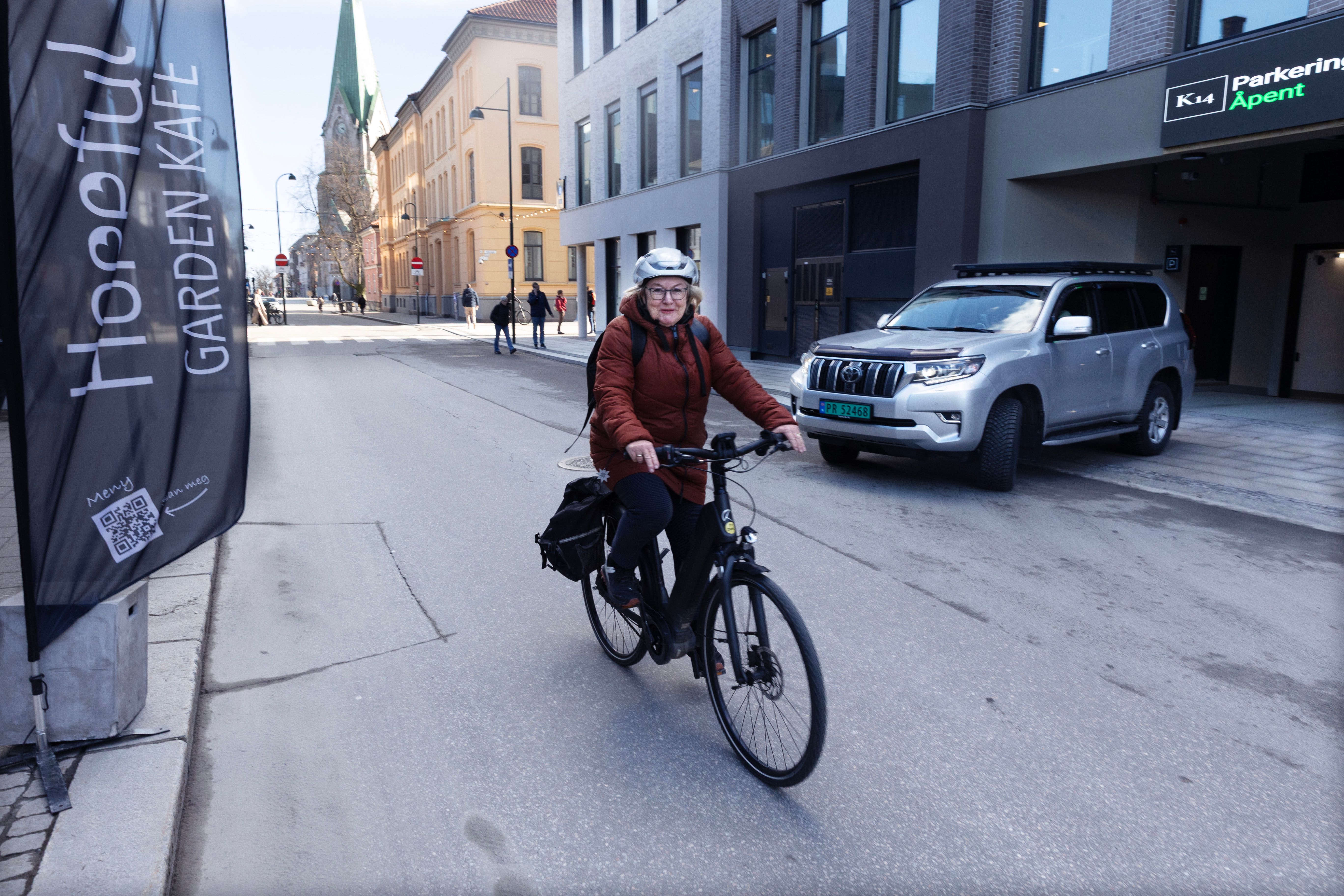 Fjerner p-plasser og lager sykkel­gate: – Perfekt!