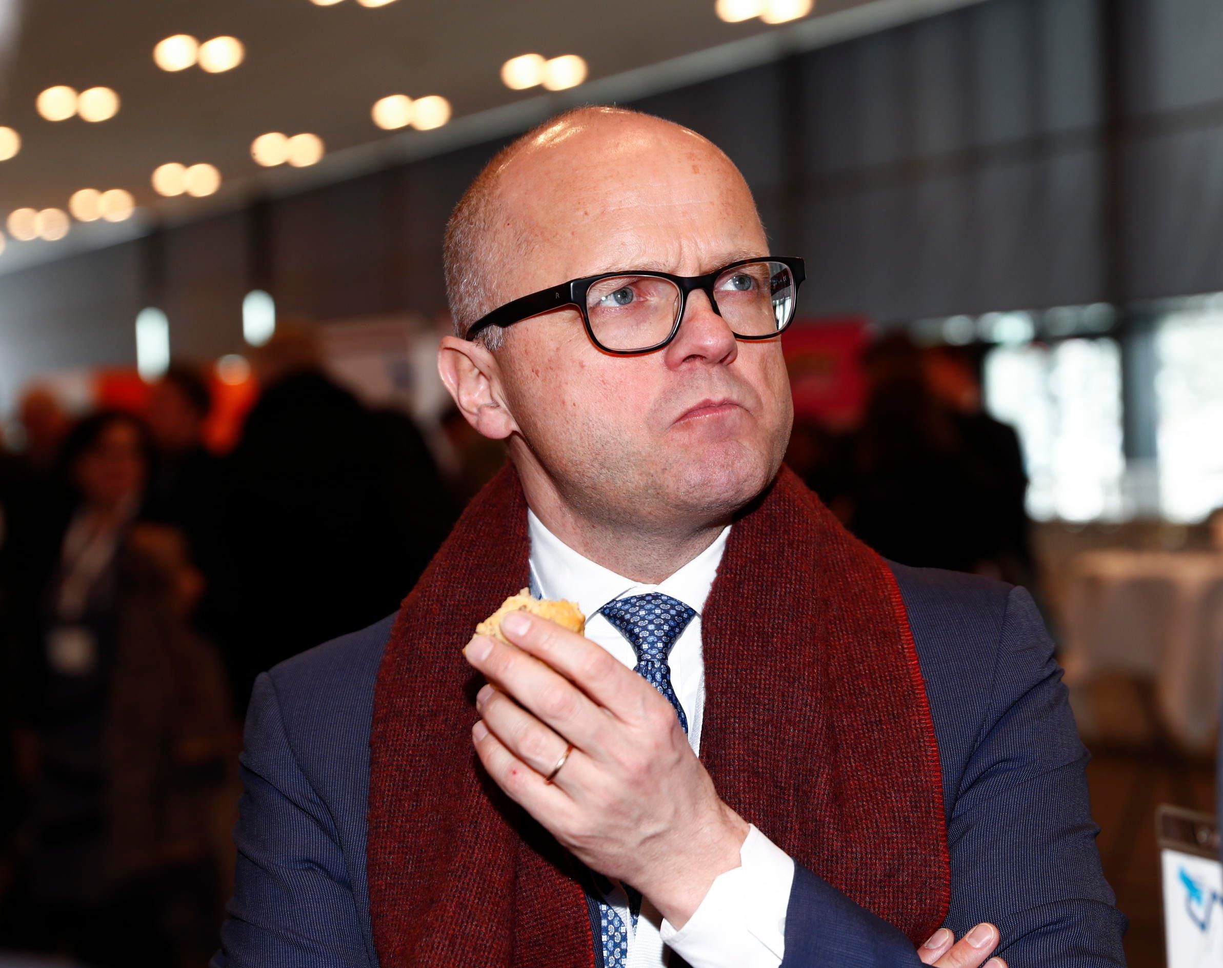 Vidar Helgesen vil møte vanylvsbedrift smp.no