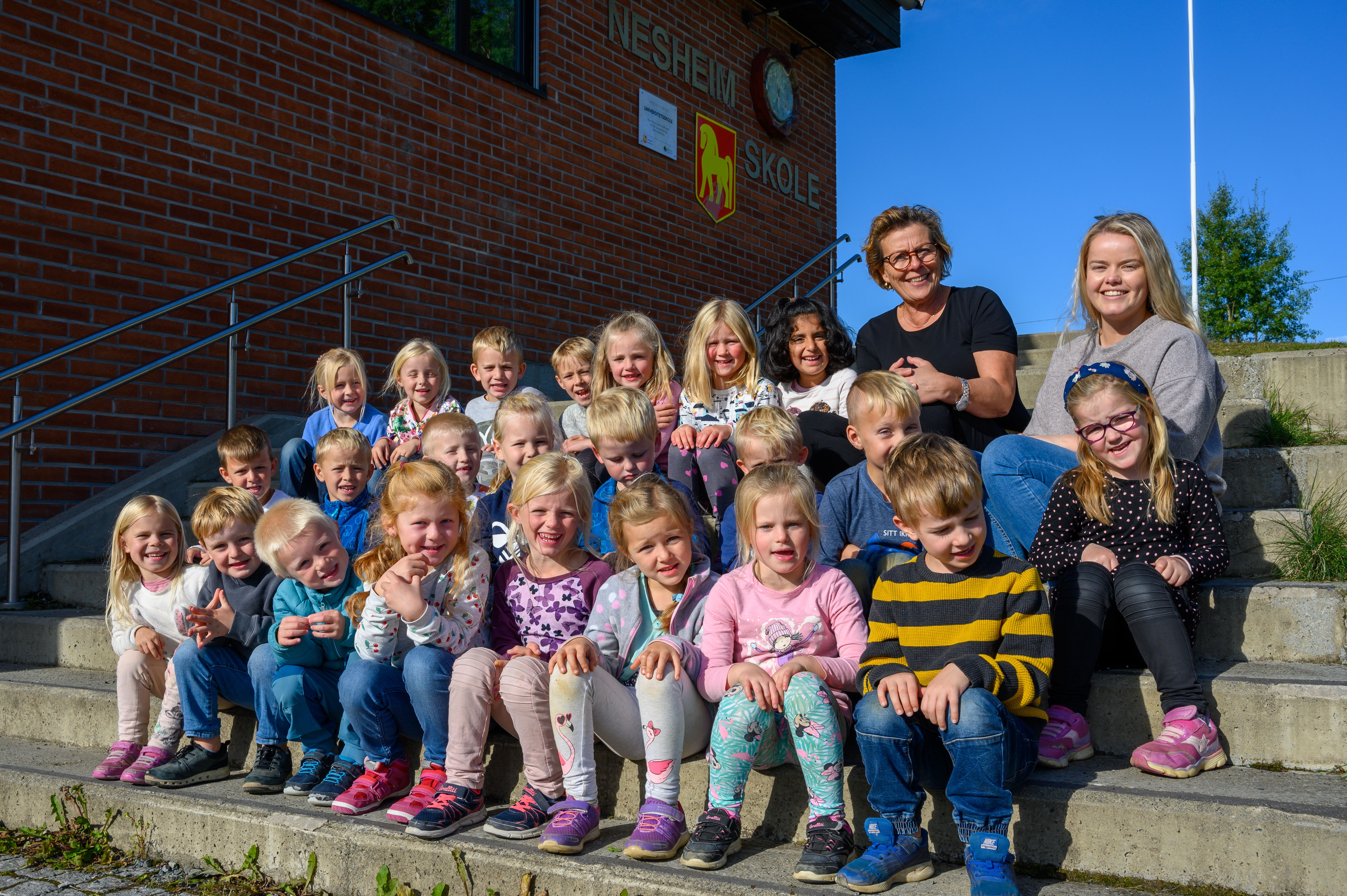 kjenner-du-igjen-noen-av-disse-her-er-alle-rets-f-rsteklassinger-i