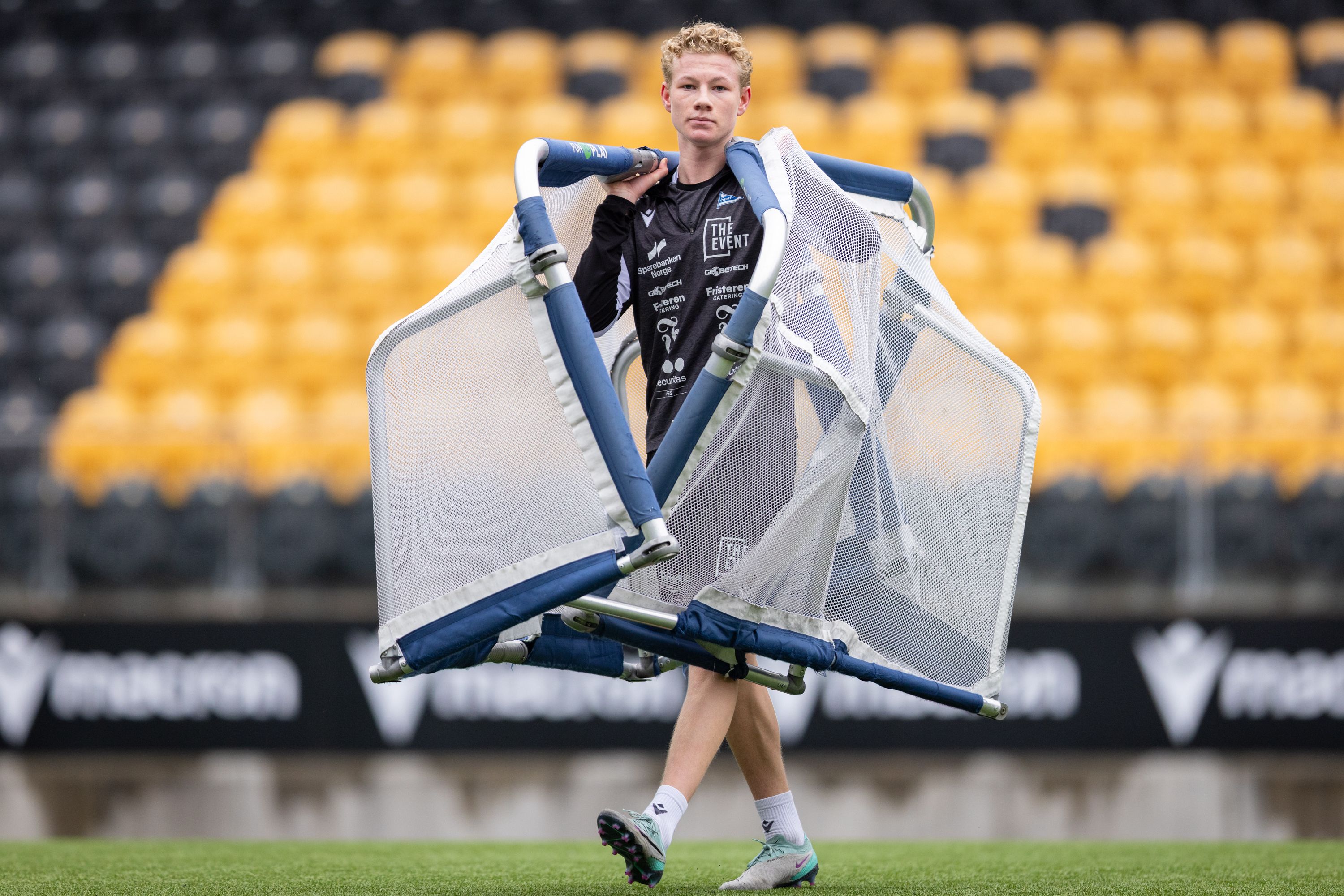 Storebror er utenlandsproff. Nå kan Filip (16) få Start-debuten.