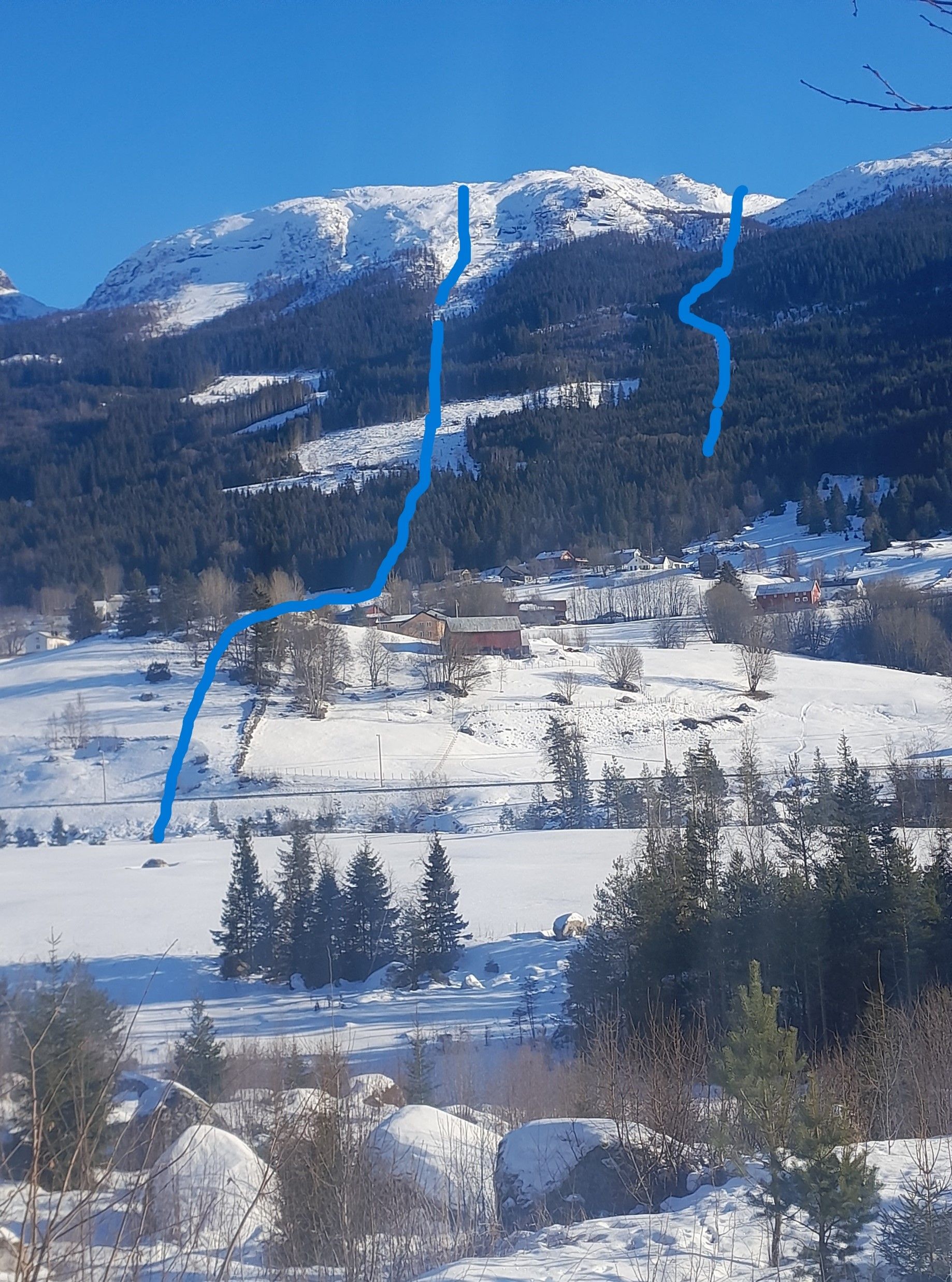 Stod på ski der geita gikk seg fast