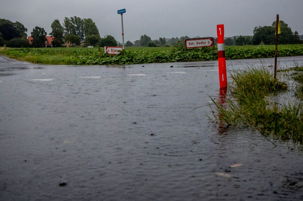 Veier er fortsatt under vann i Danmark etter regnværet
