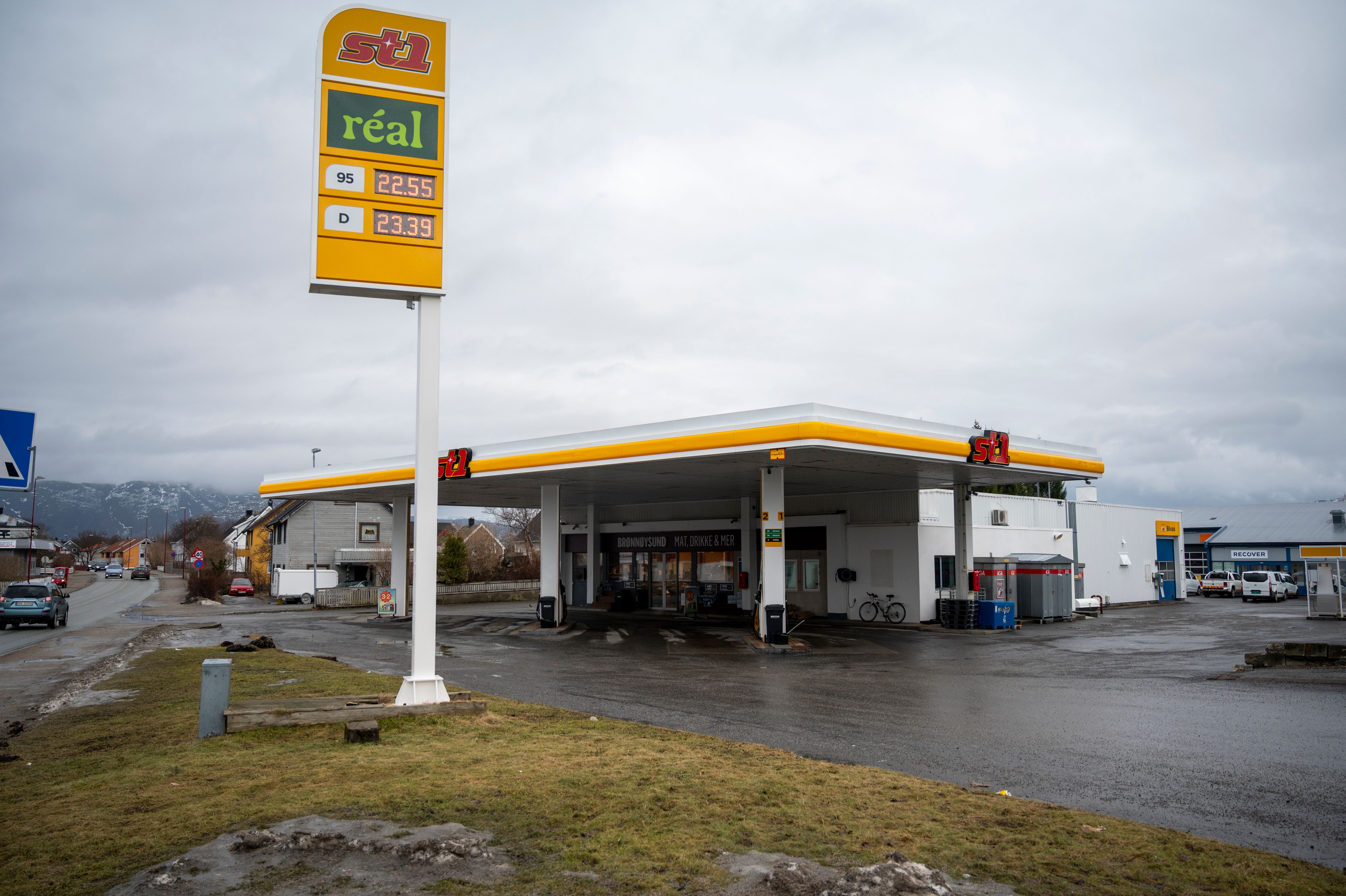 Fyller tanken med rekorddyr diesel: – Har ikke noe valg - banett.no