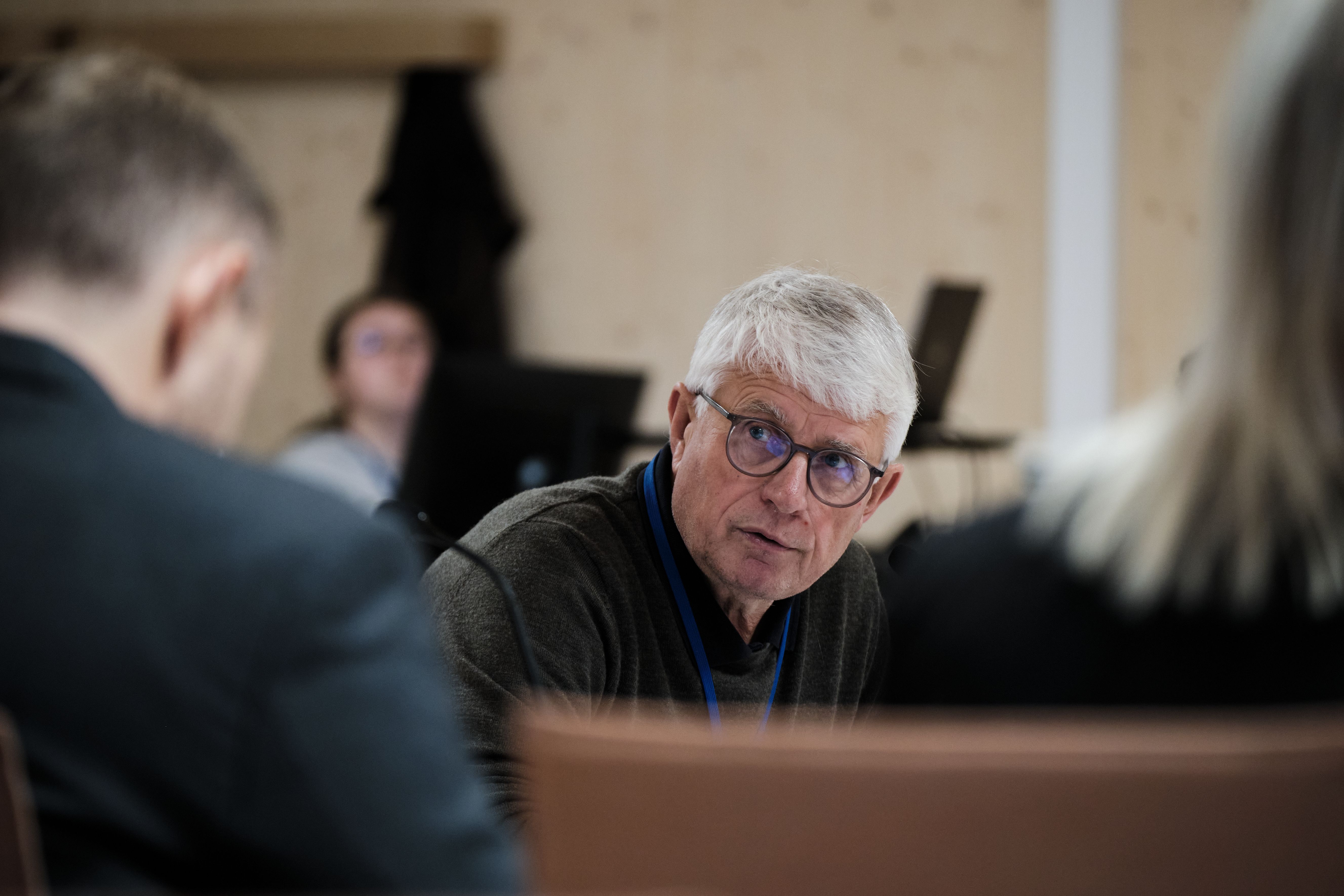 Advo­katfirma under­søker anonyme varsler mot Arne Thomassen