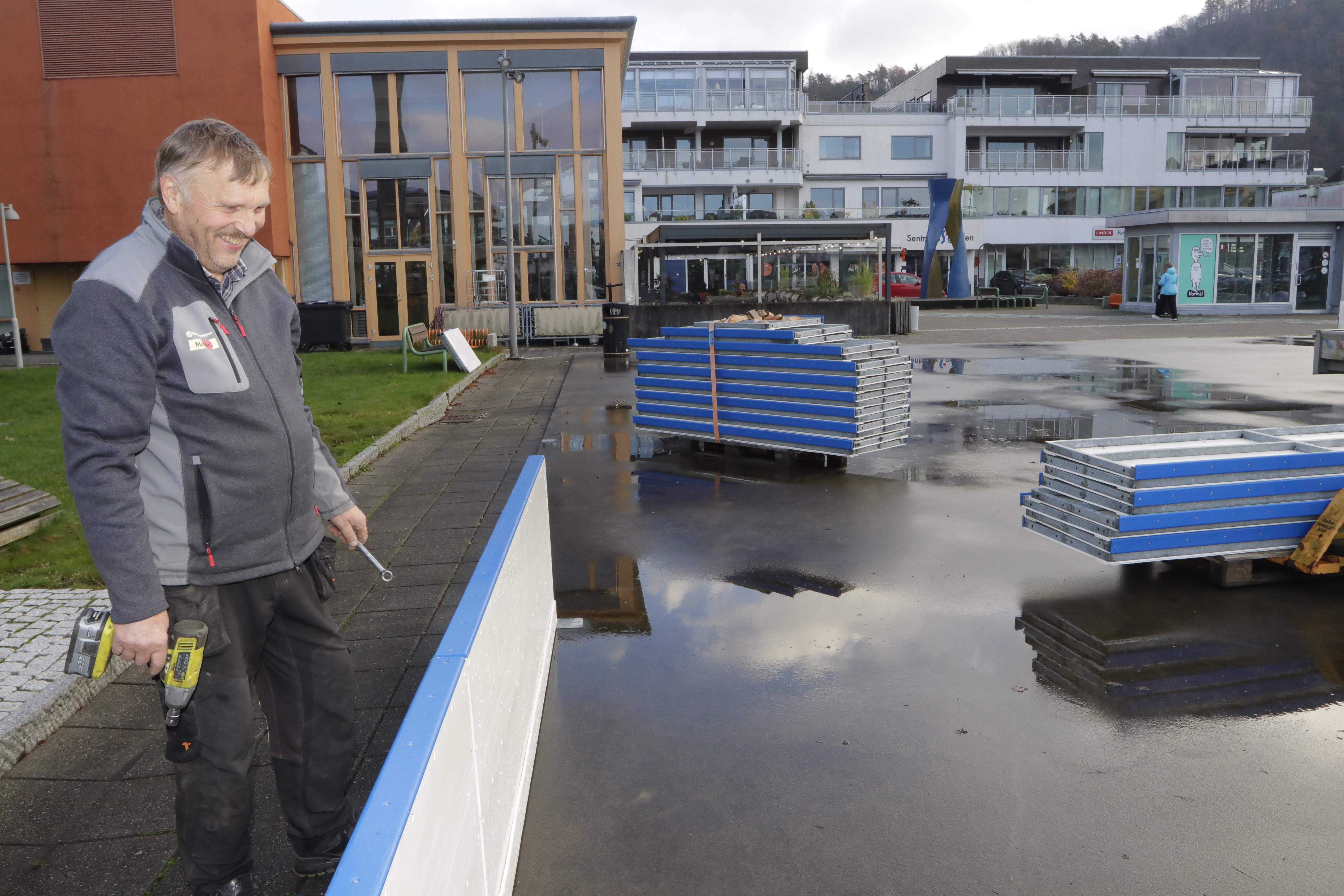 Rigger isbanen klar til vinteren