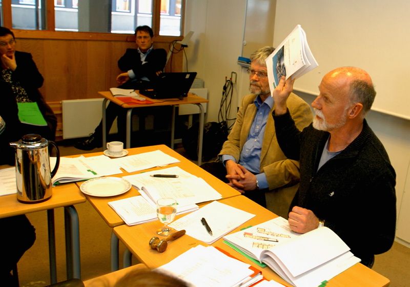 Vil flytte skolen - smp.no