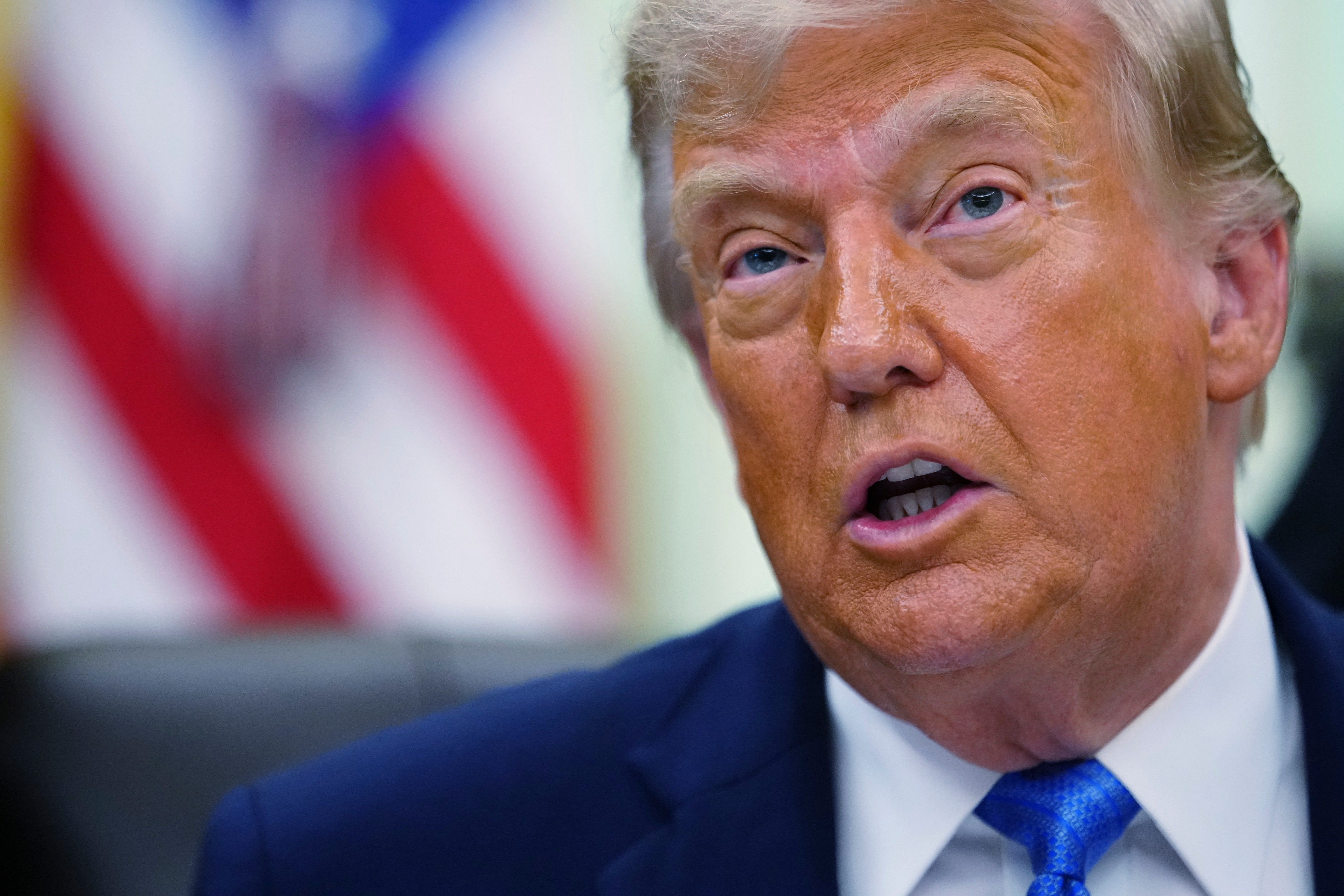 Nye angrep: Trump truer med å «bombe dritten» ut av Iran